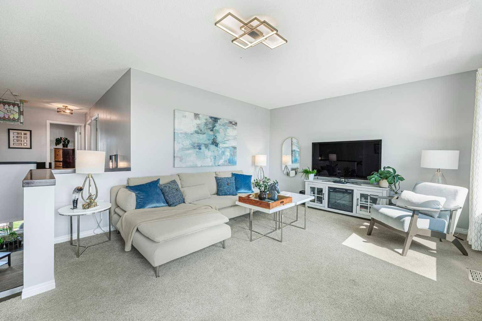 Calgary, AB T2Z 0X1,619 Copperpond CIR SE