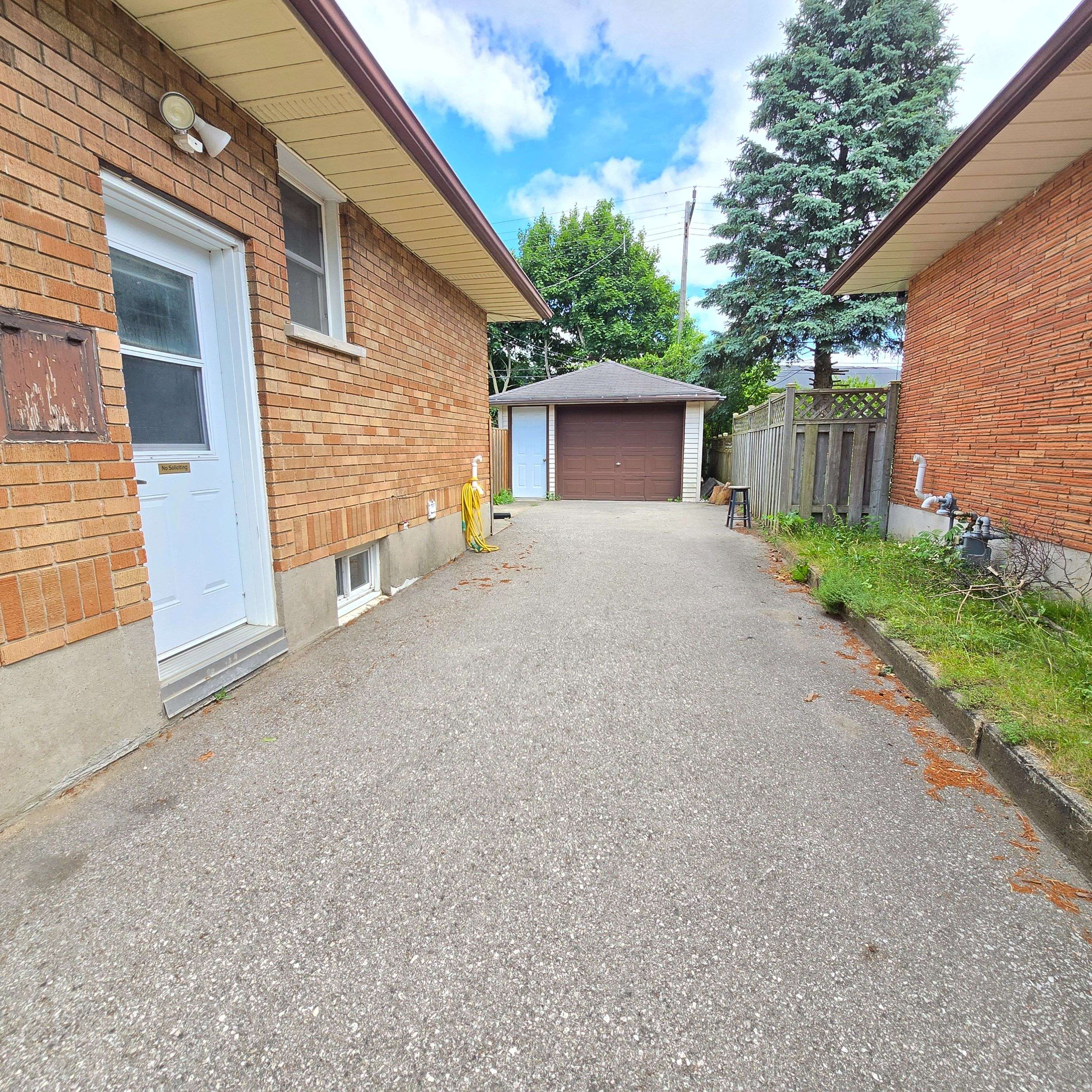 London East, ON N5V 2G9,138 MARK ST