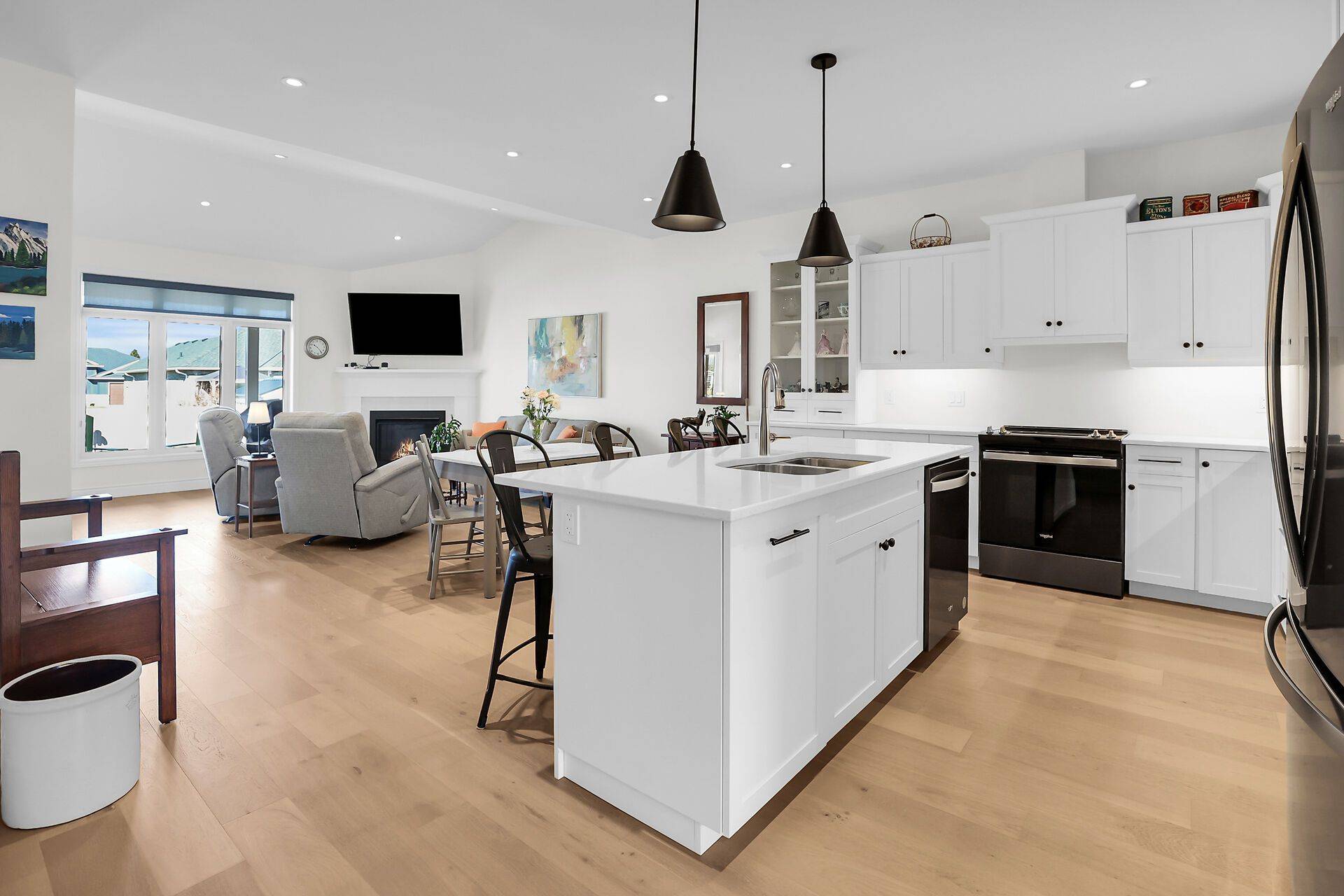 Lambton Shores, ON N0N 1J0,102 Leneve ST