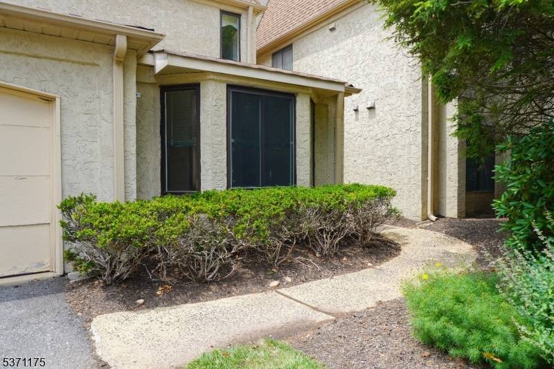 Edison Twp., NJ 08820,14 Carriage Pl
