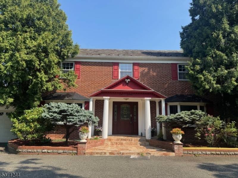 Roseland Boro, NJ 07068,170 Passaic Ave