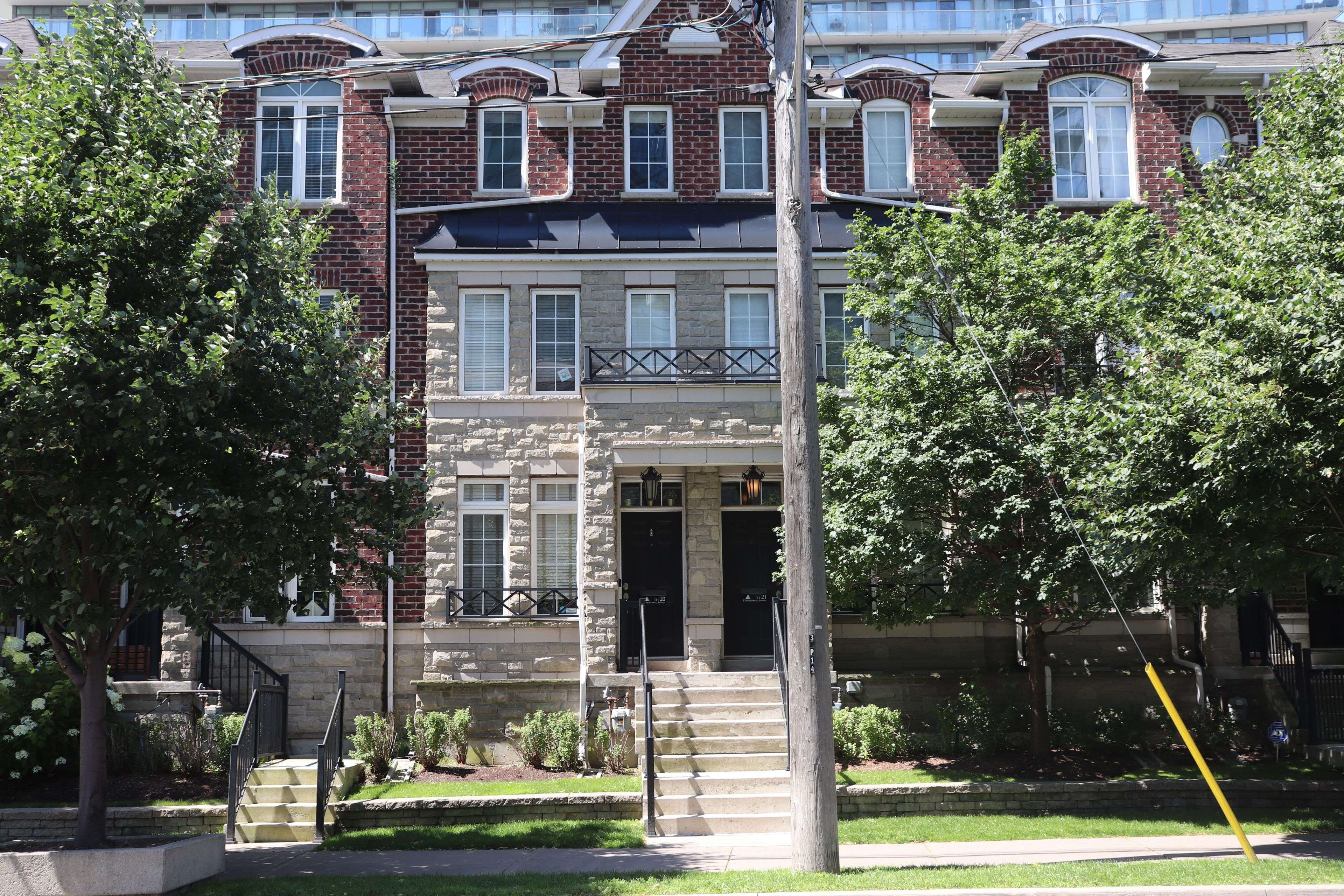 Toronto W01, ON M6S 3J1,6 Windermere AVE #TH21