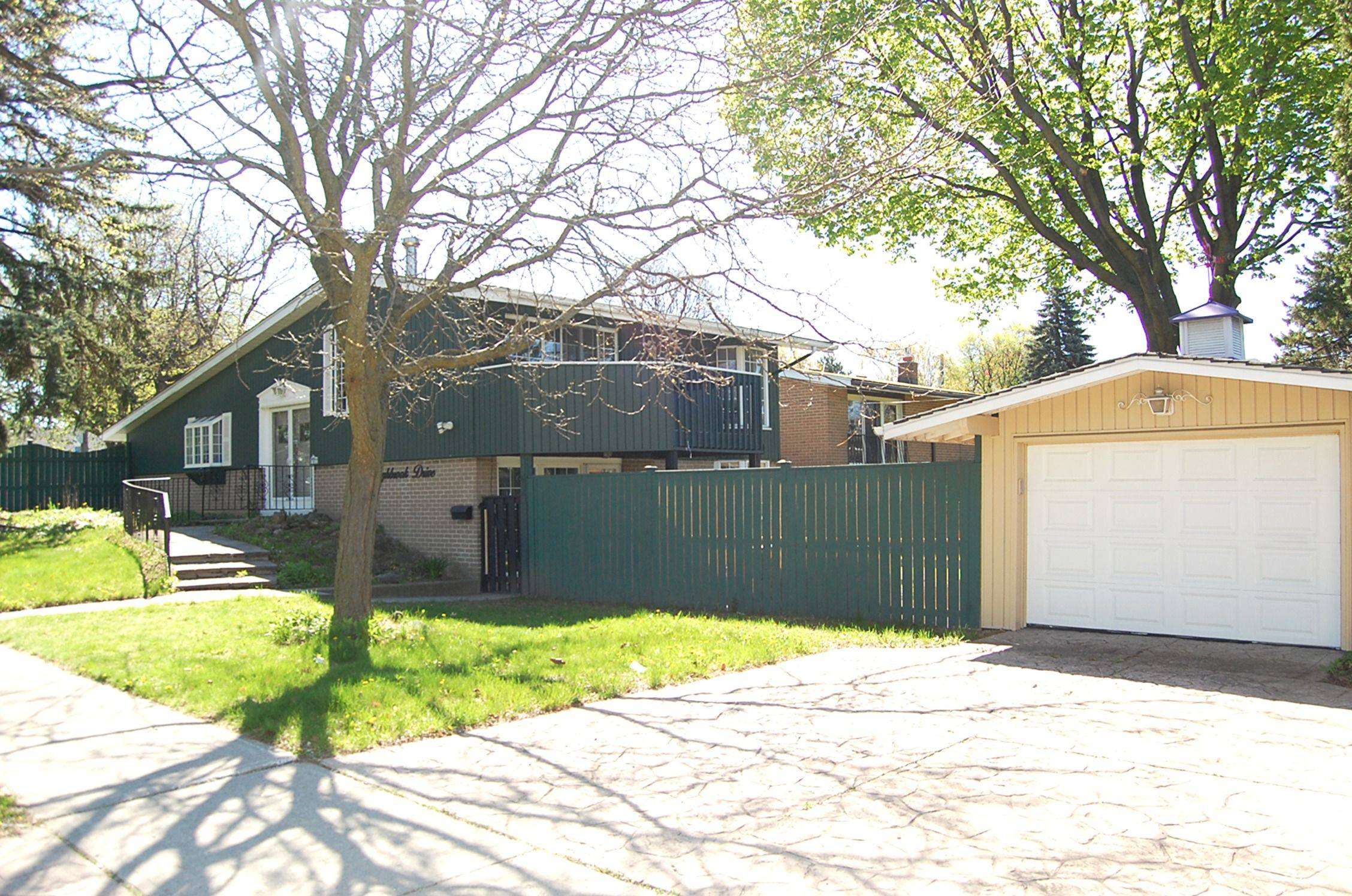 Toronto E09, ON M1P 3L2,1 Highbrook DR