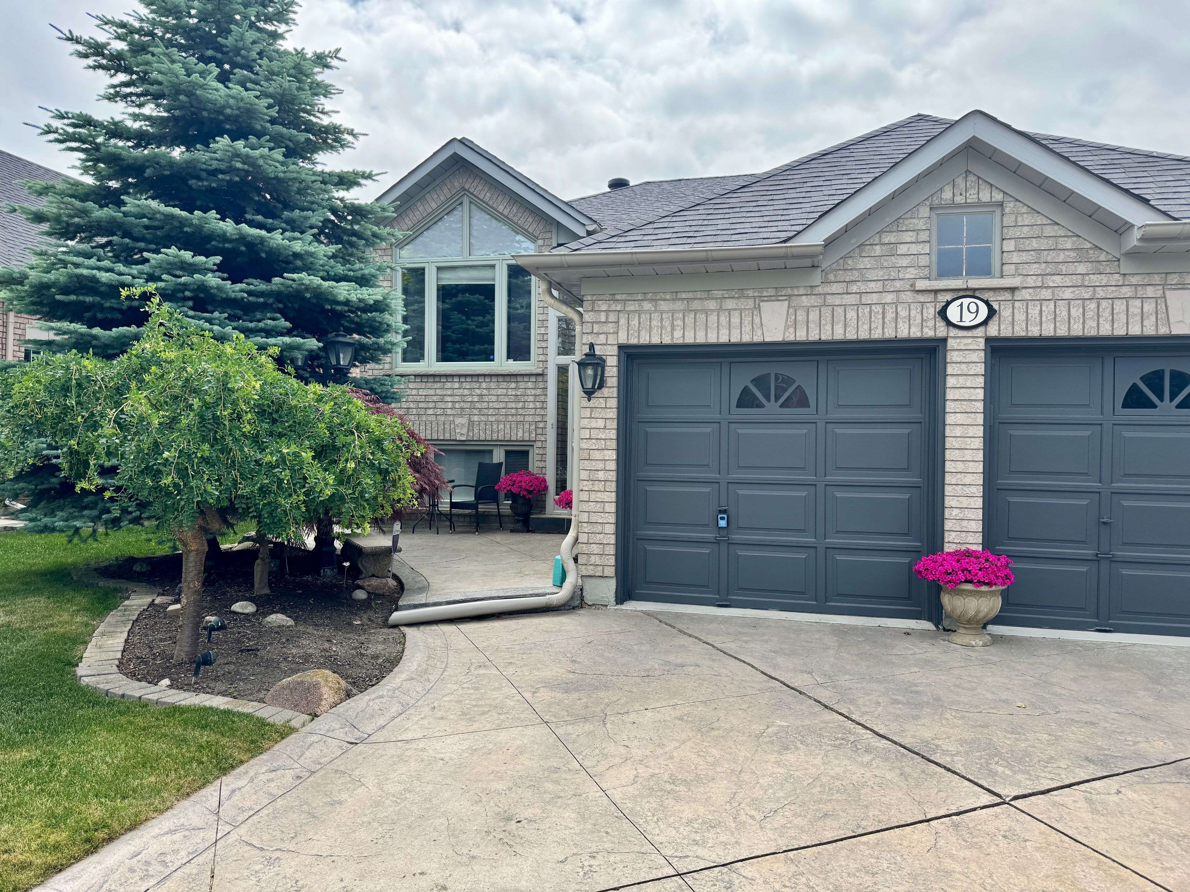 Caledon, ON L7C 1A1,19 Livingston DR