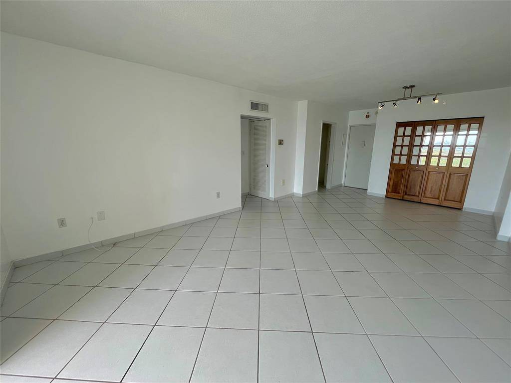 Sunny Isles Beach, FL 33160,400 Kings Point Dr #1608