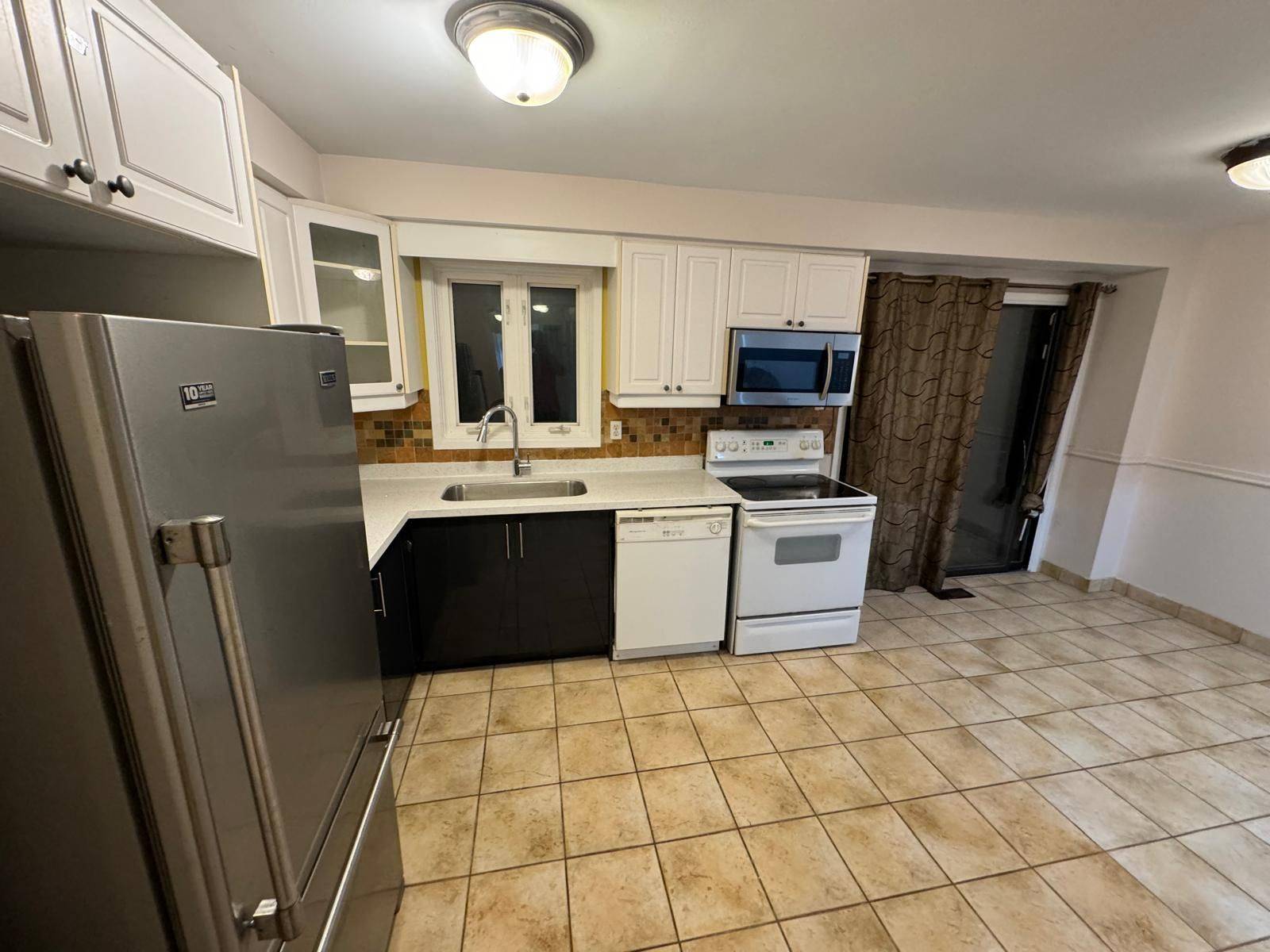 Vaughan, ON L4J 5B2,16 Tinti PL