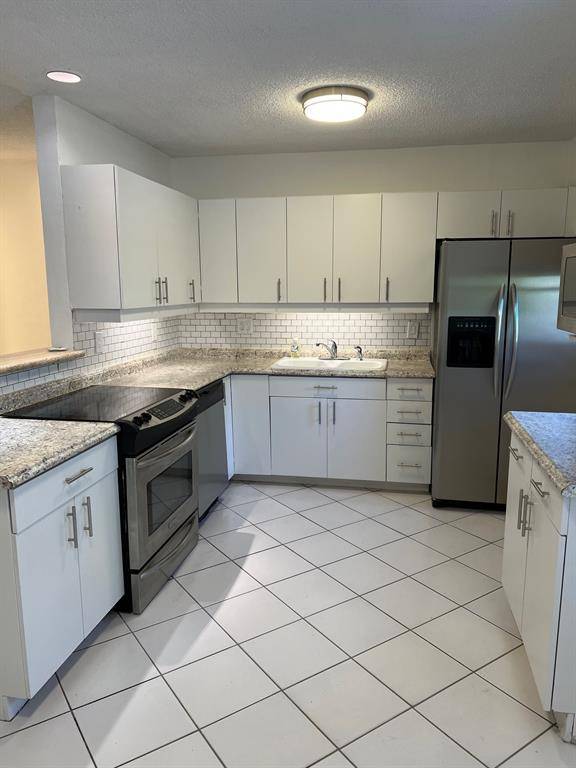 Pompano Beach, FL 33060,220 NE 18th Ave #2