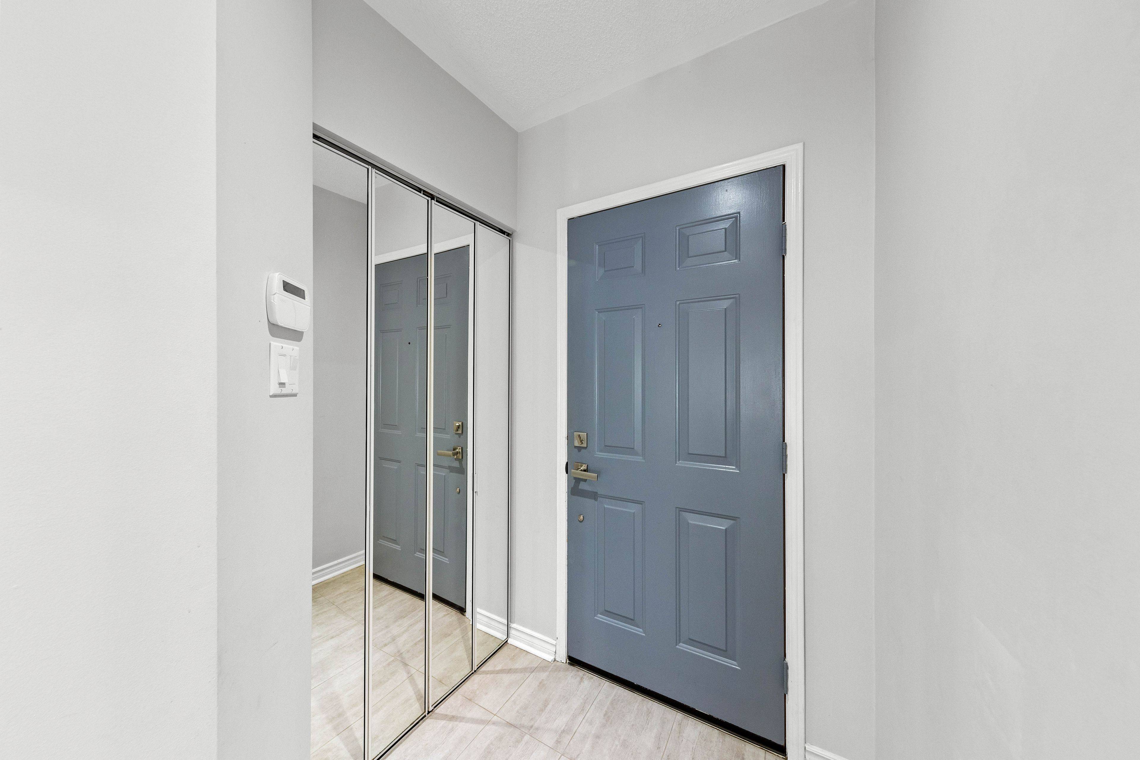 Vaughan, ON L4J 7Y9,735 New Westminster DR #15