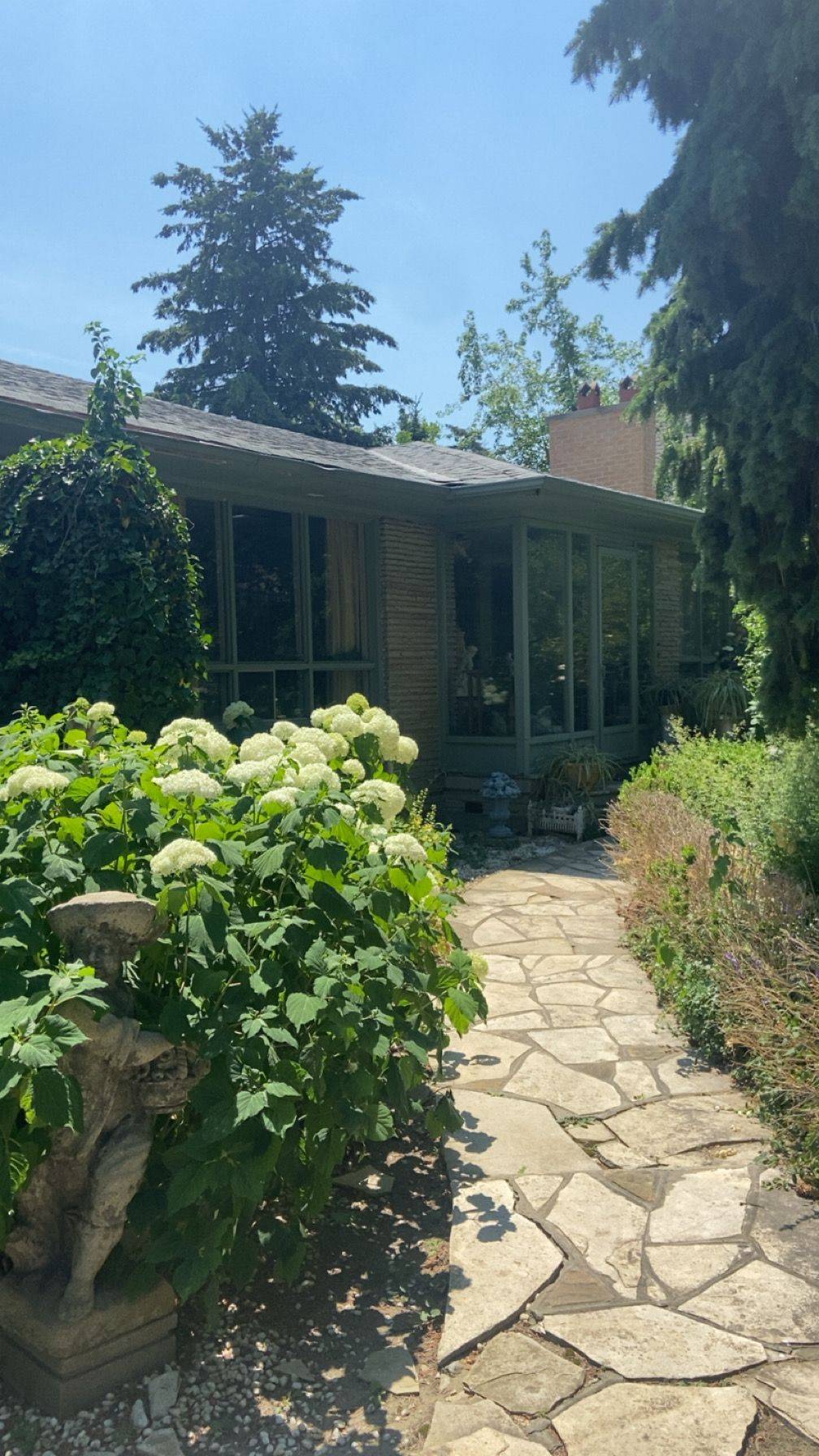 Vaughan, ON L4J 1C1,219 Arnold AVE