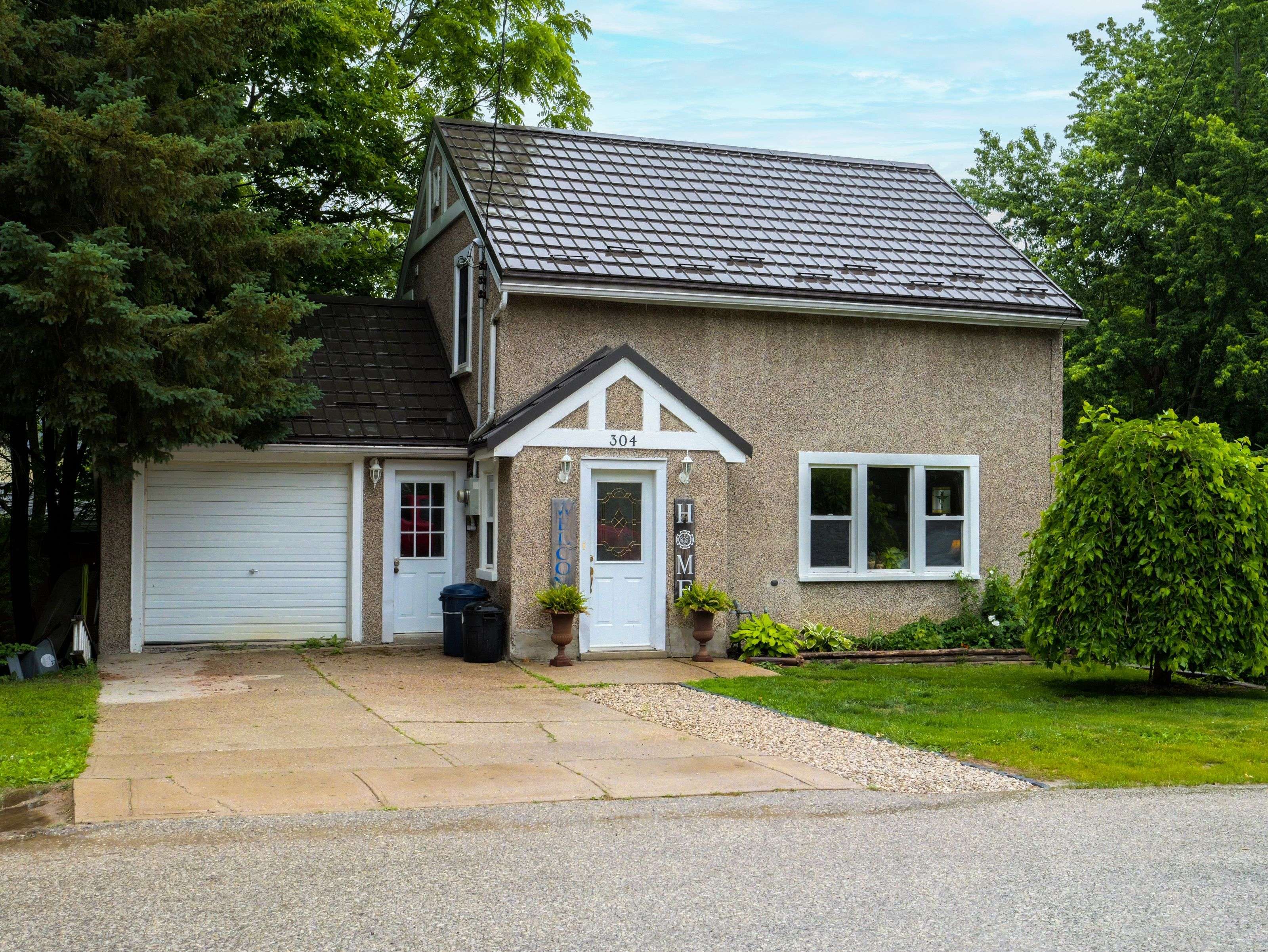 Brockton, ON N0G 2V0,304 Napier ST