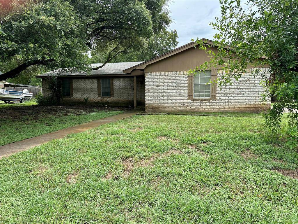Hewitt, TX 76643,149 Travis Lane