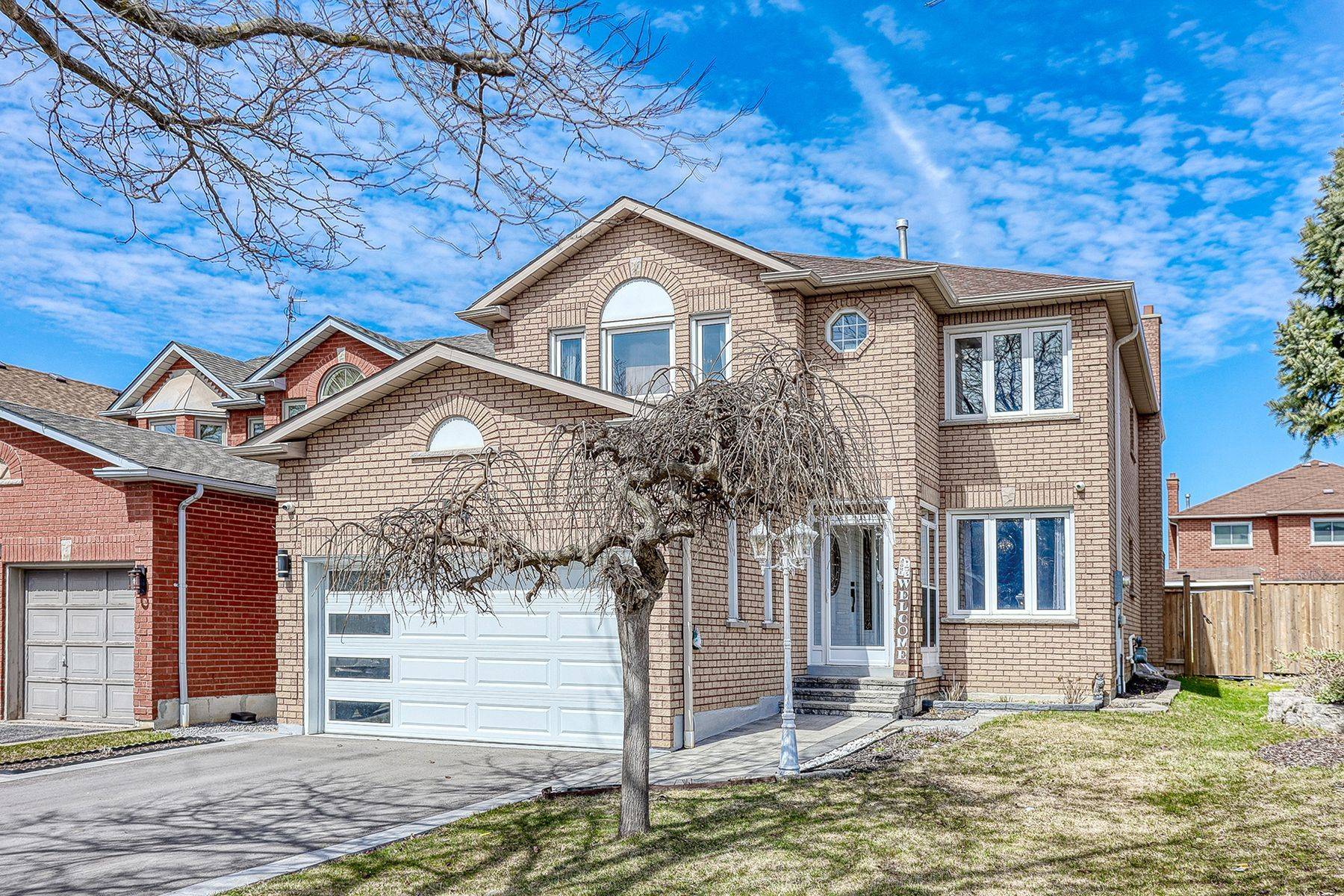 Whitby, ON L1R 1Y7,56 Ringwood DR
