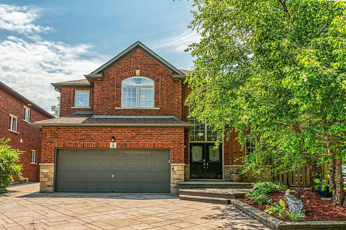 Hamilton, ON L9B 2Y1,4 Moonstone CT