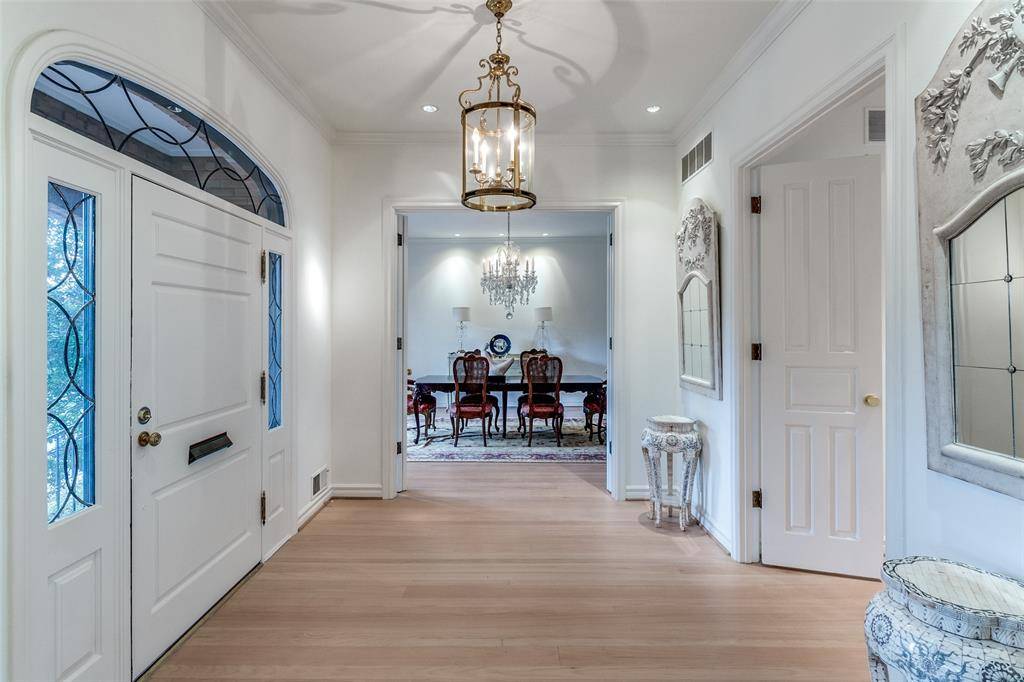 Dallas, TX 75209,5865 Farquhar Lane
