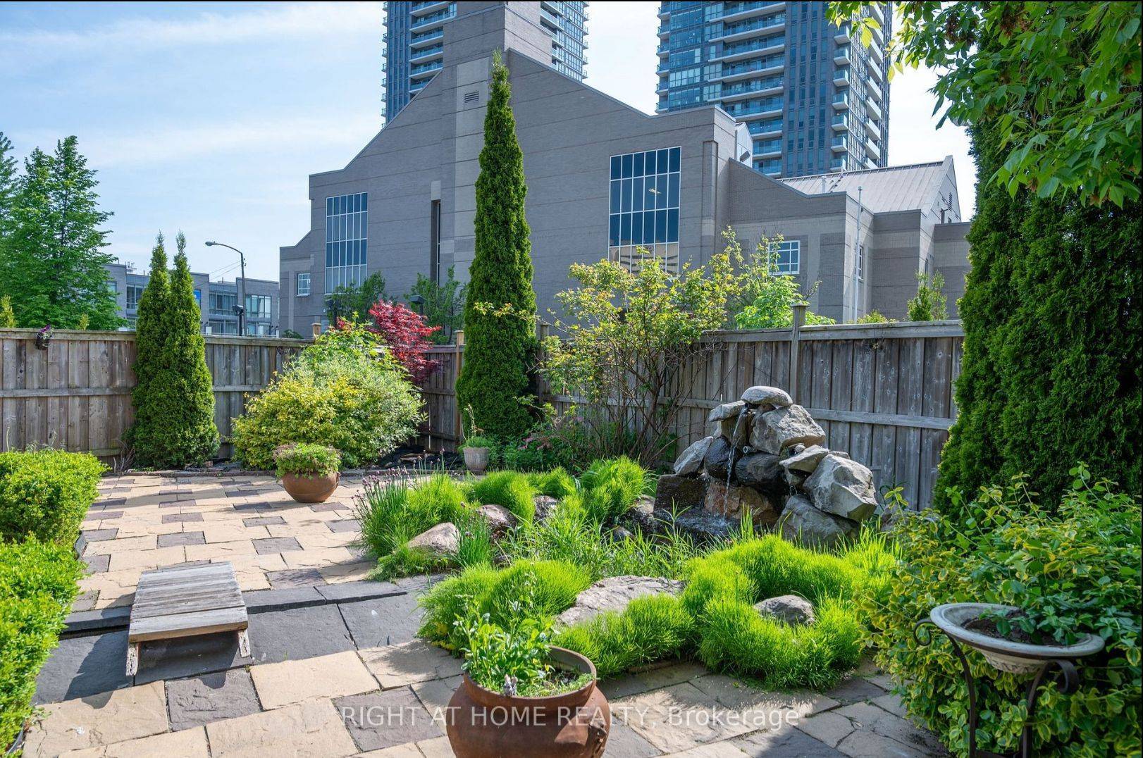 Toronto C11, ON M3C 3Z2,31 Ferrand DR