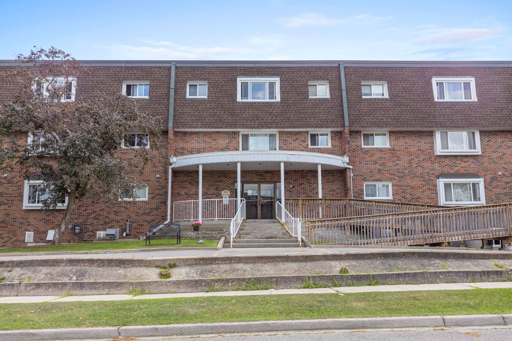 Brockville, ON K6V 6K7,845 Kyle CT #212