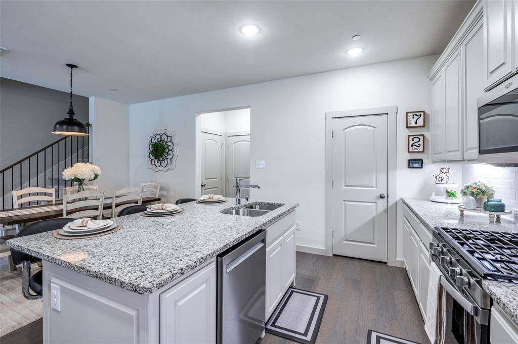 Fairview, TX 75069,433 Madison Avenue