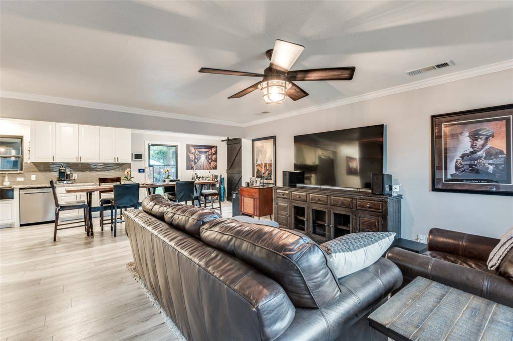 Grapevine, TX 76051,1338 Airline Drive
