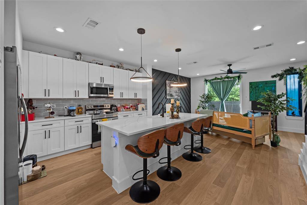Dallas, TX 75235,5805 River side Drive