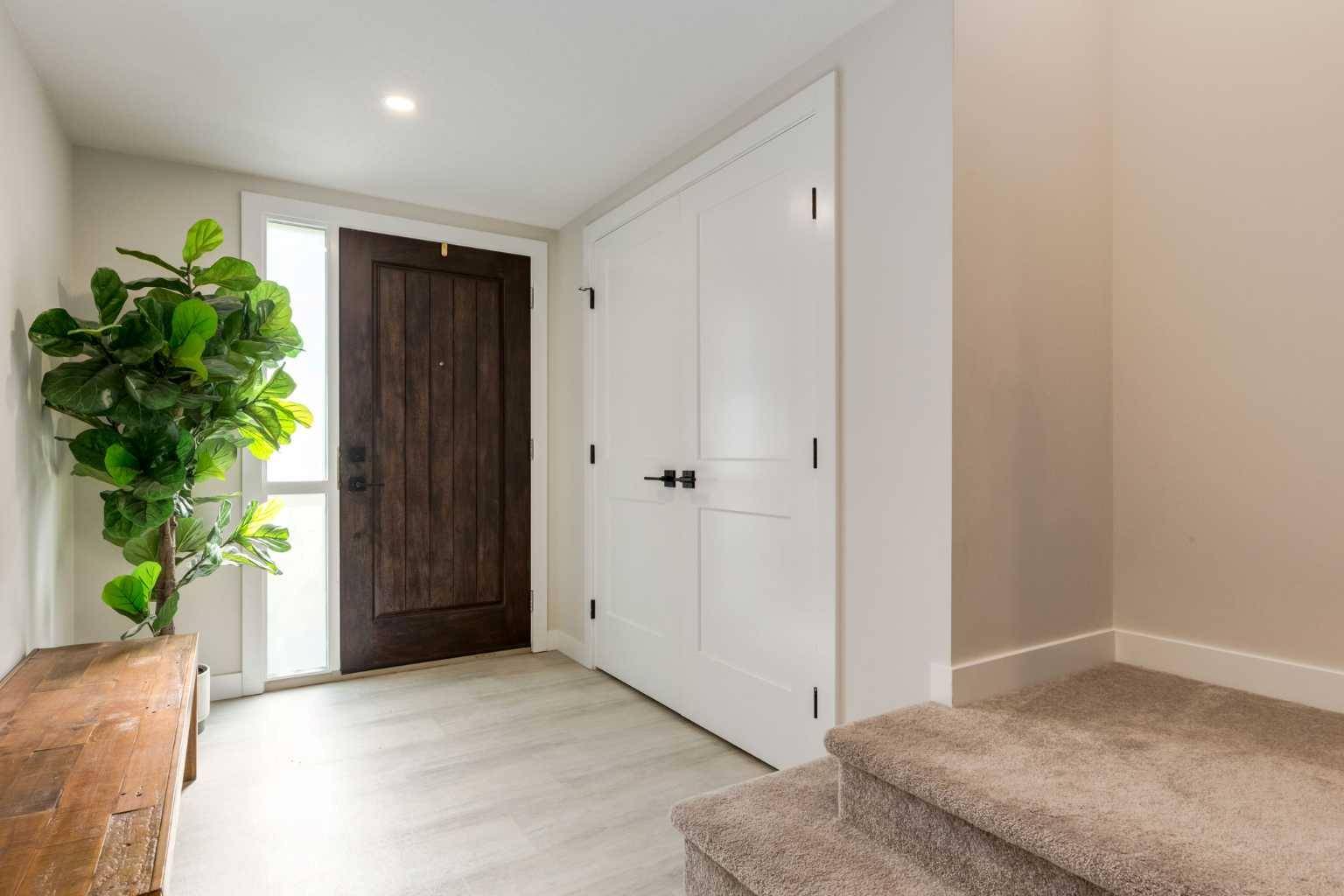 Calgary, AB T3B 6J5,143 Crestridge Common SW