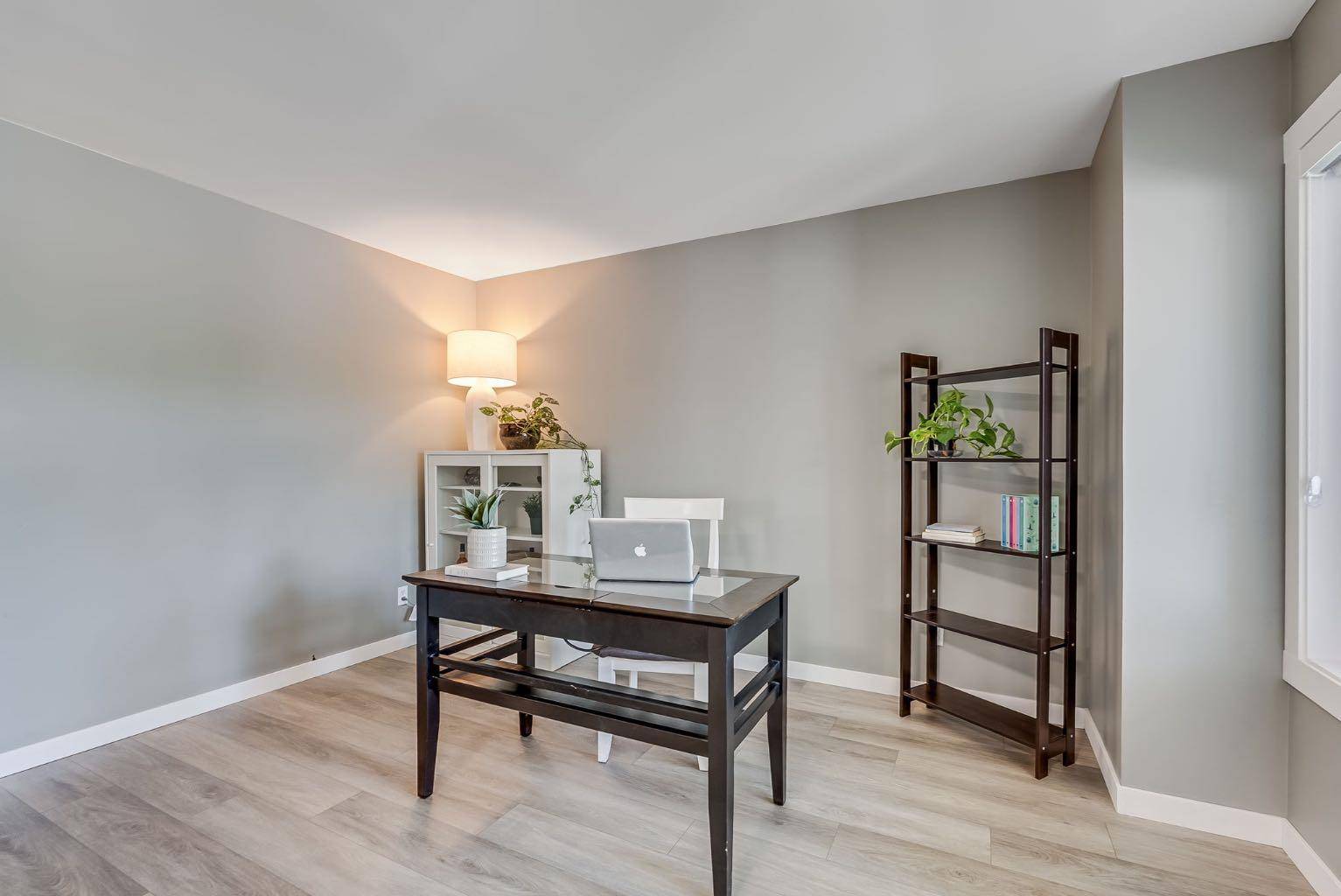 Calgary, AB T2Y 2W3,202 Shawinigan WAY SW