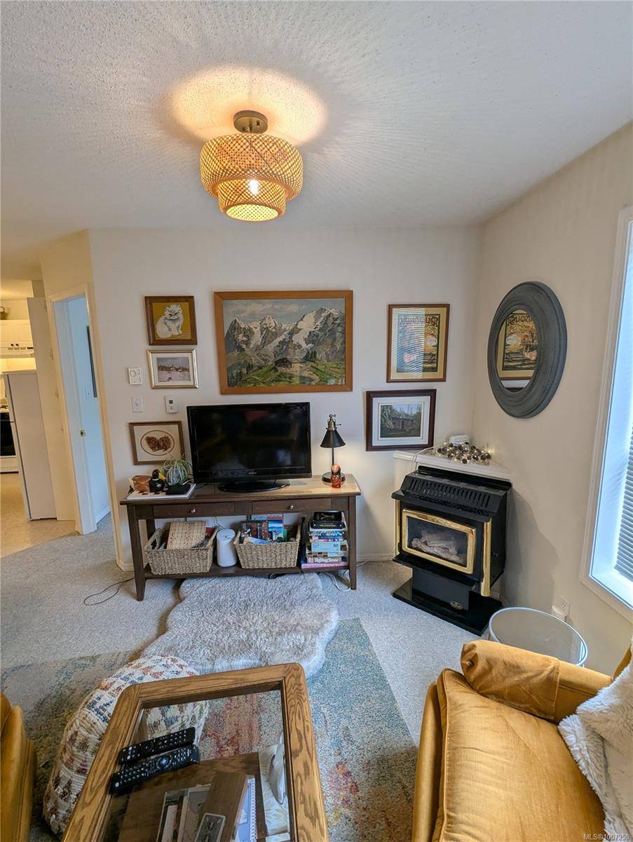Courtenay, BC V9J 1L0,1105 Henry Rd #111