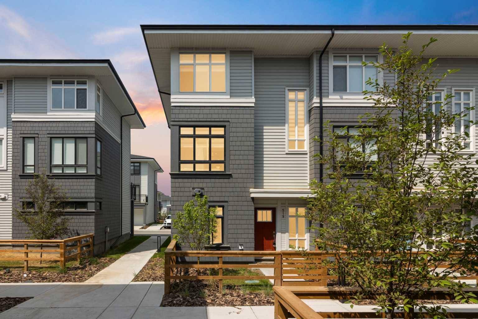 Calgary, AB T2X 4P2,857 Belmont DR SW #519