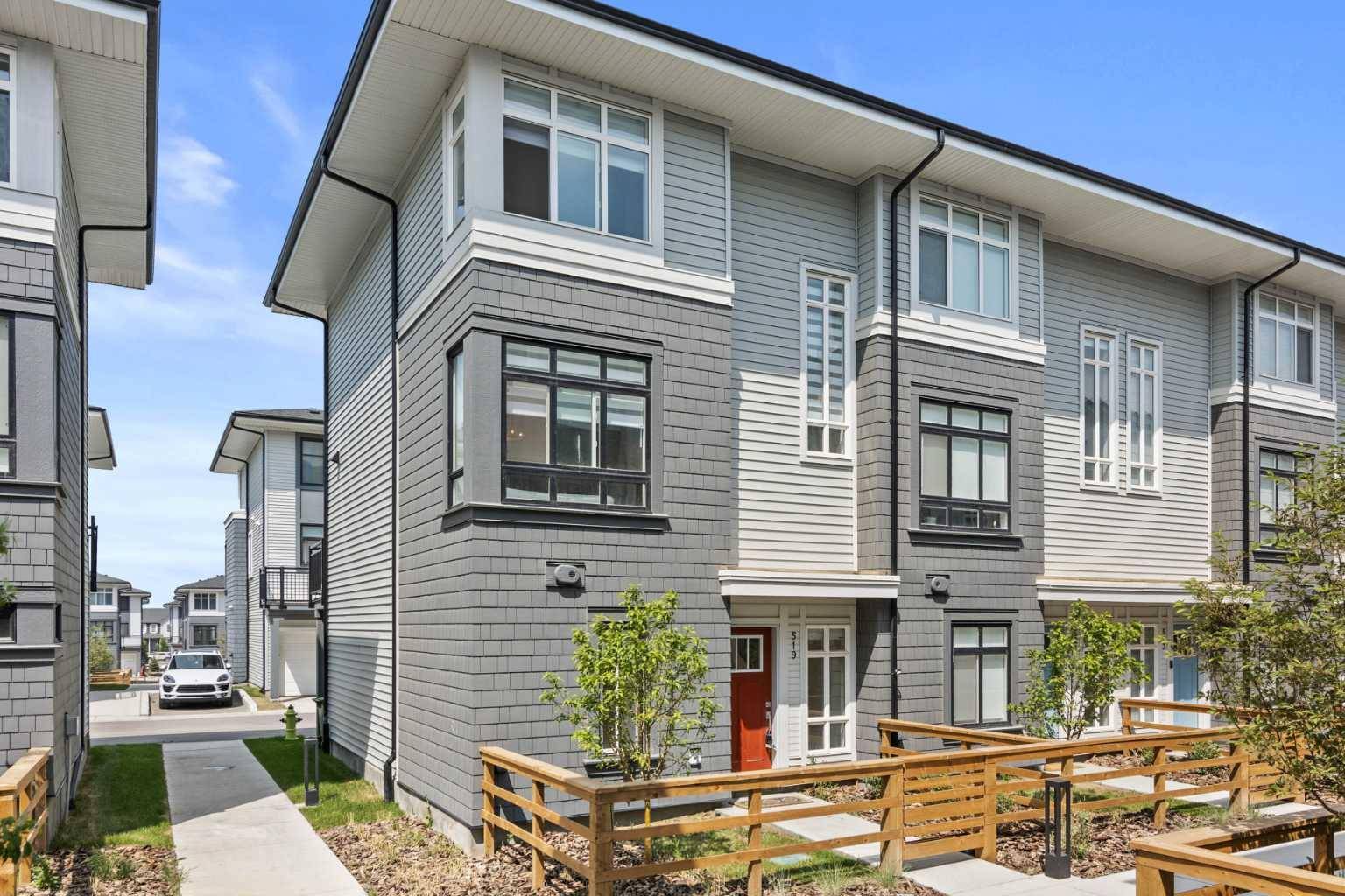 Calgary, AB T2X 4P2,857 Belmont DR SW #519