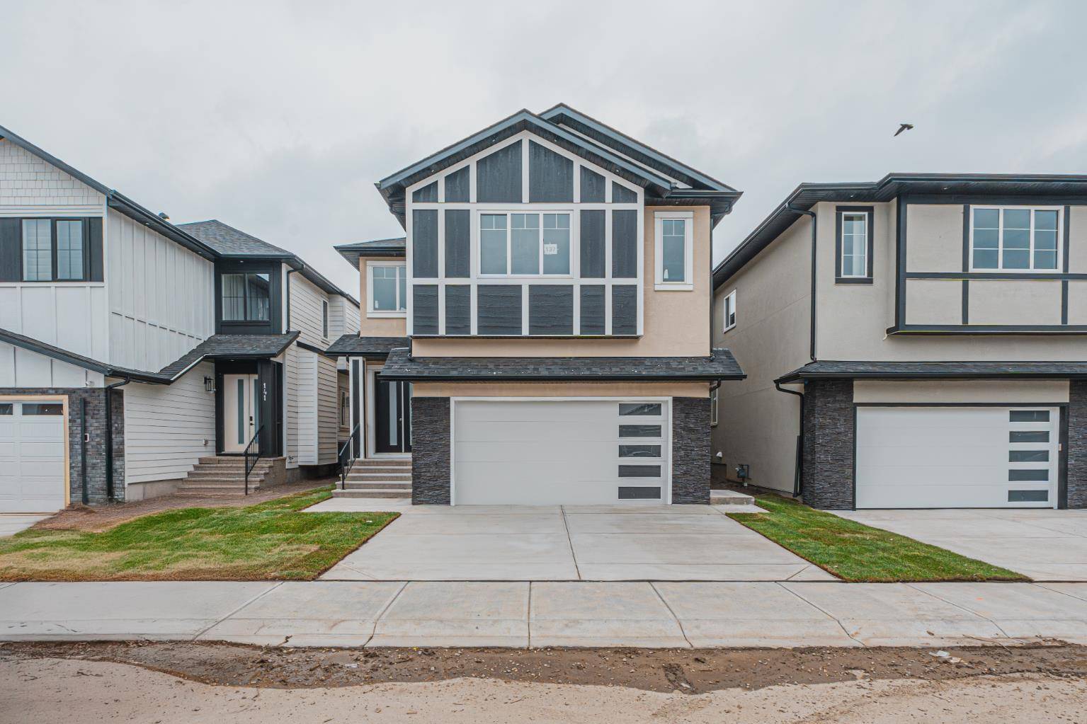 Calgary, AB t3j0z2,137 saddlecrest CIR NE