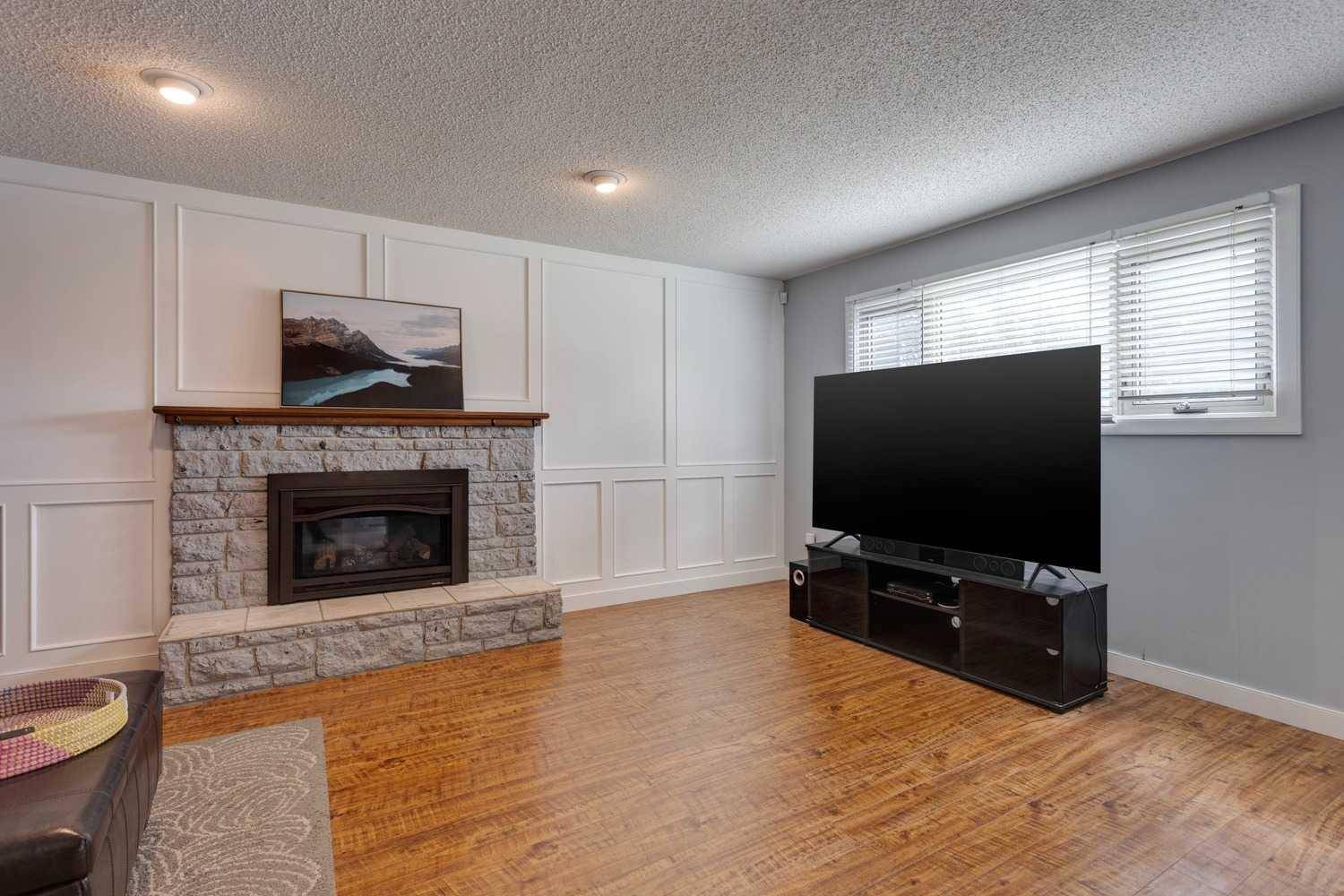 Calgary, AB T3B 4P3,7620 67 AVE NW
