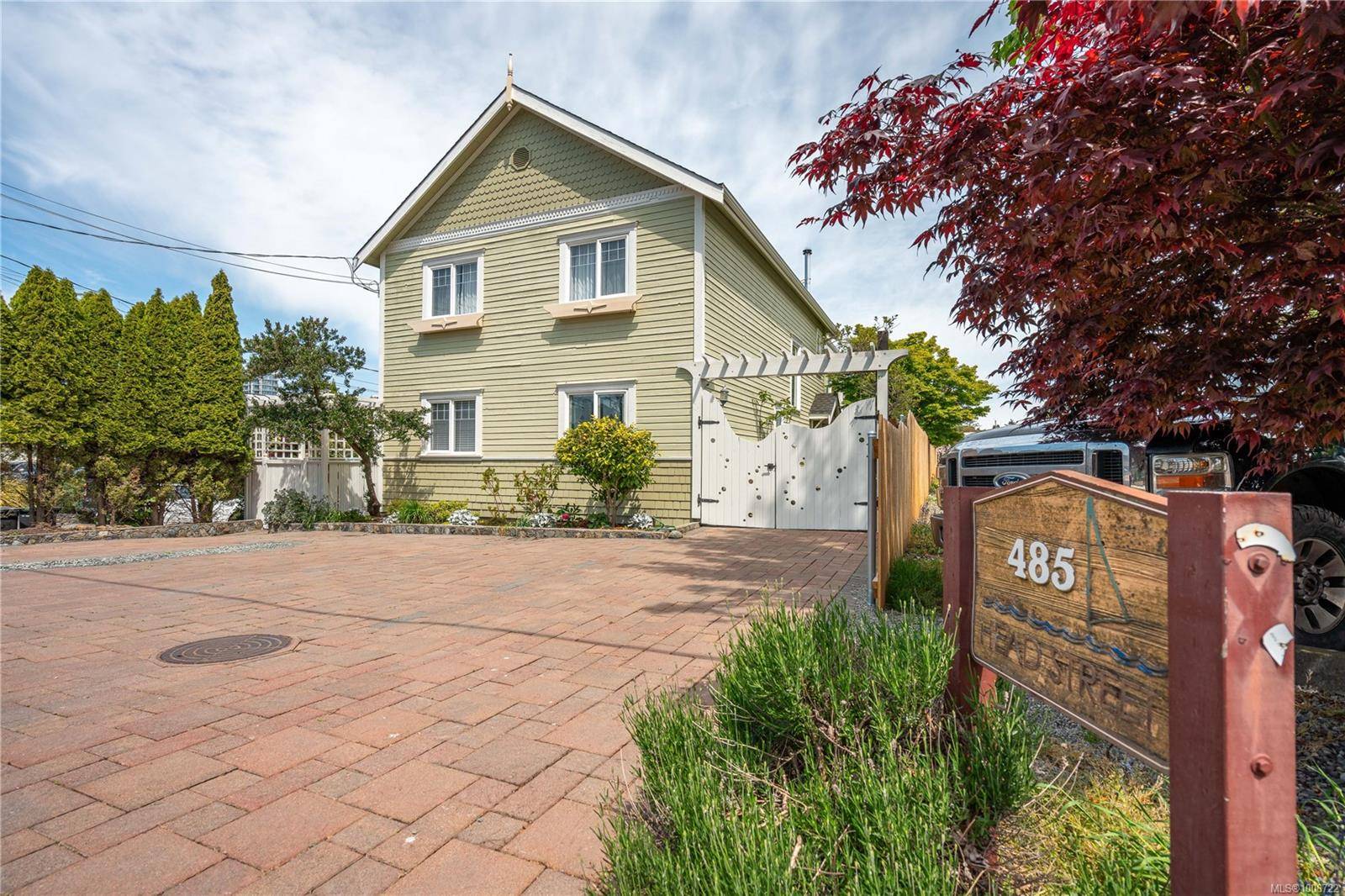 Esquimalt, BC V9A 5S1,485 Head St