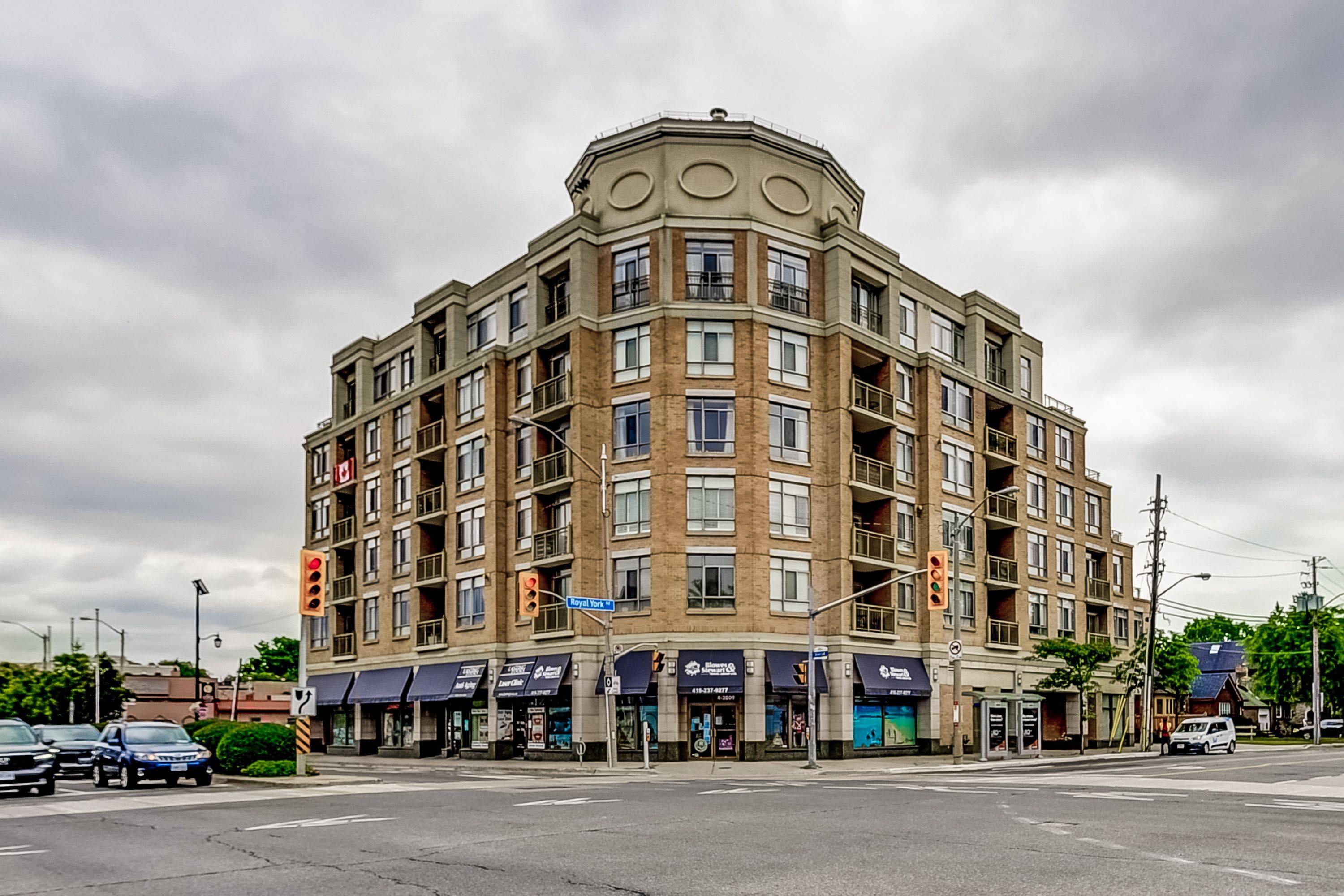 Toronto W07, ON M8Y 4H1,935 Royal York RD #208