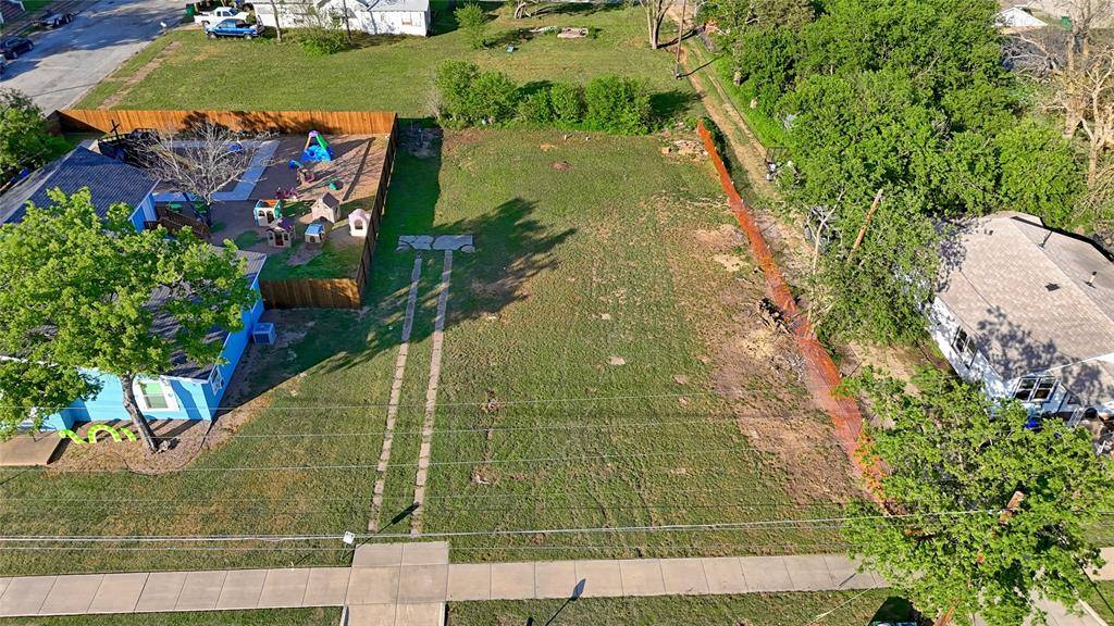 Bowie, TX 76230,309 W Pecan Street