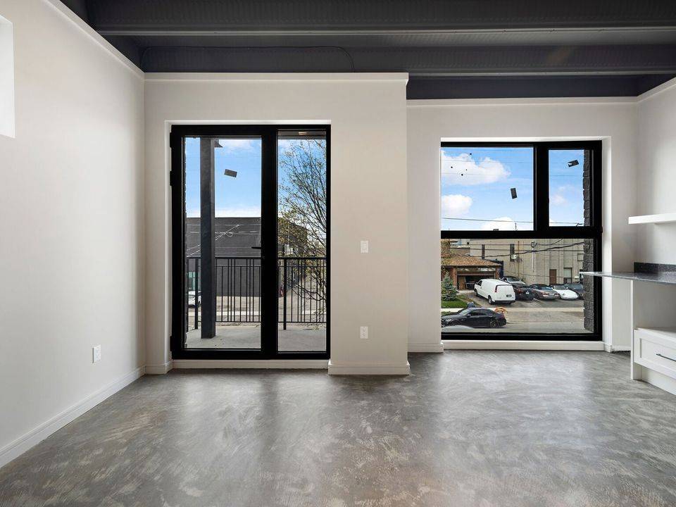 Toronto W06, ON M8W 3C3,155 Thirtieth ST #5