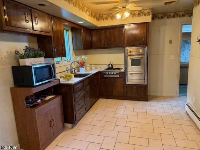 Woodland Park, NJ 07424,21 Kay Rd