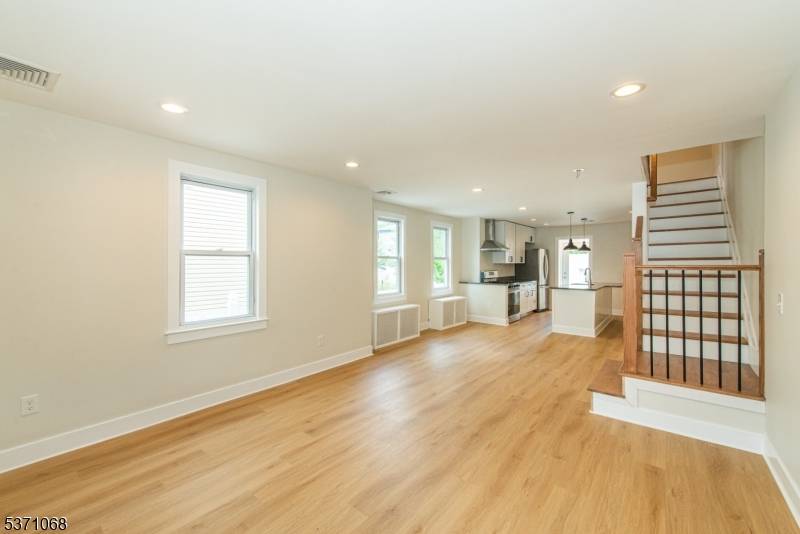 Summit City, NJ 07901,17 William St #B