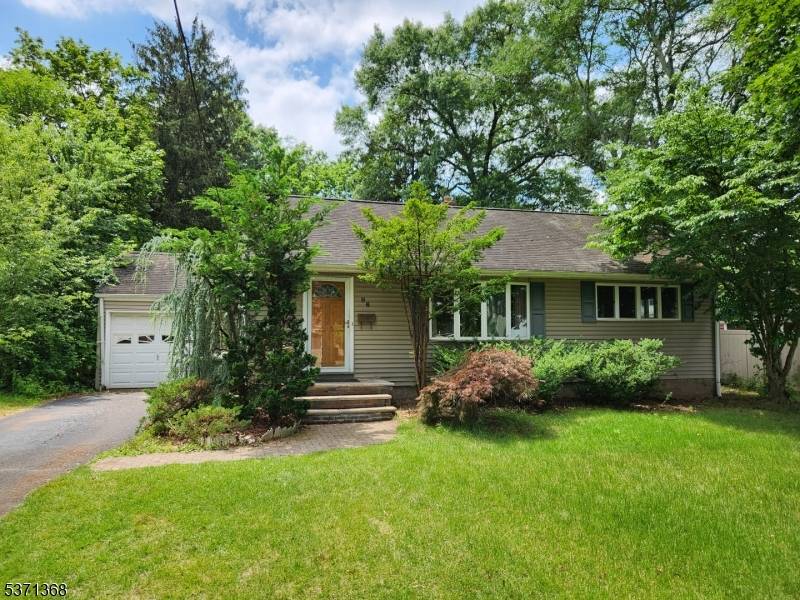 Paramus Boro, NJ 07652,86 Azalea St