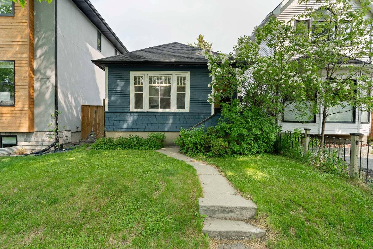 Calgary, AB T3E 2C7,2612 26A ST SW