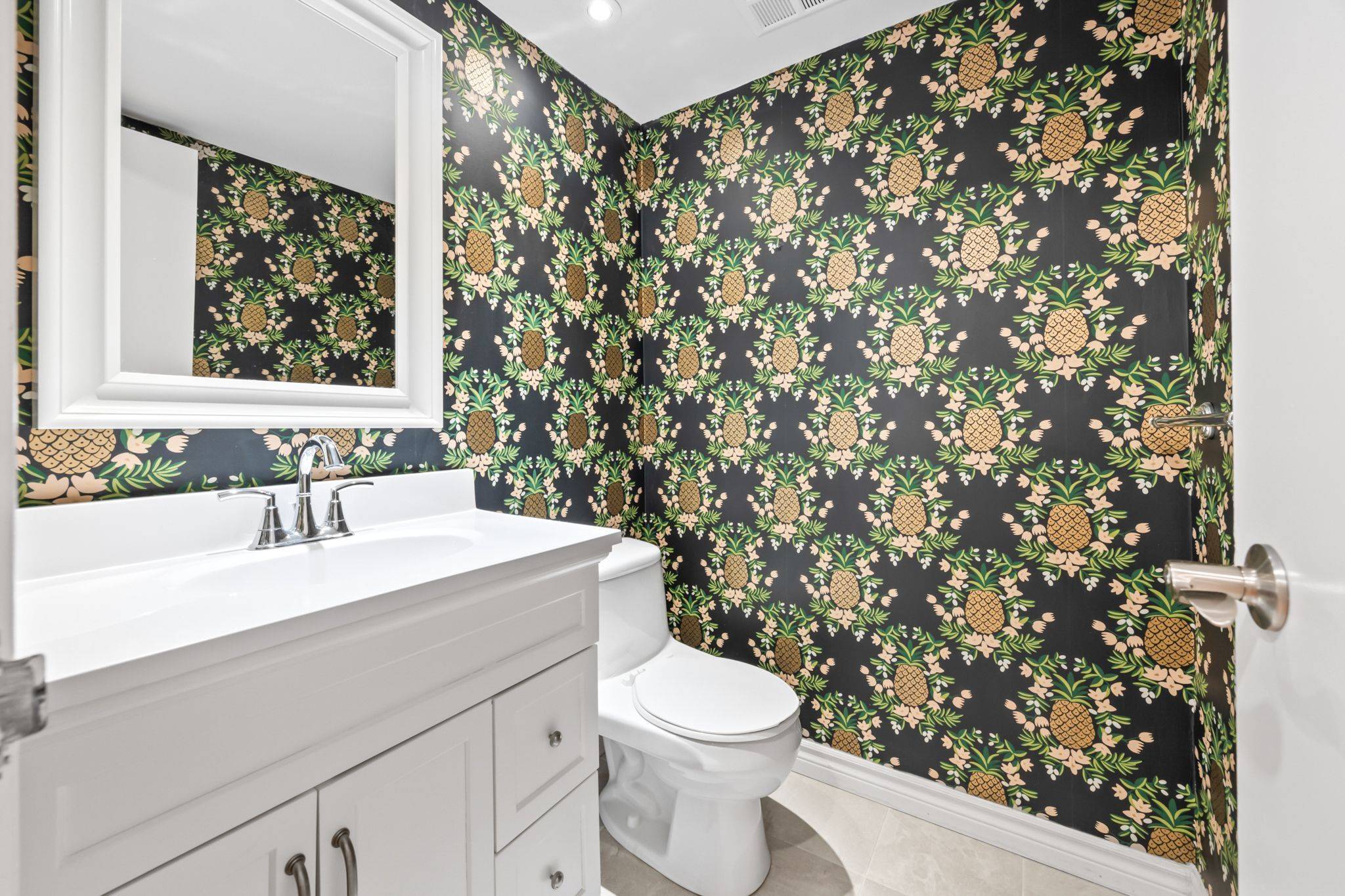 Toronto C08, ON M5C 2V3,95 Lombard ST #505