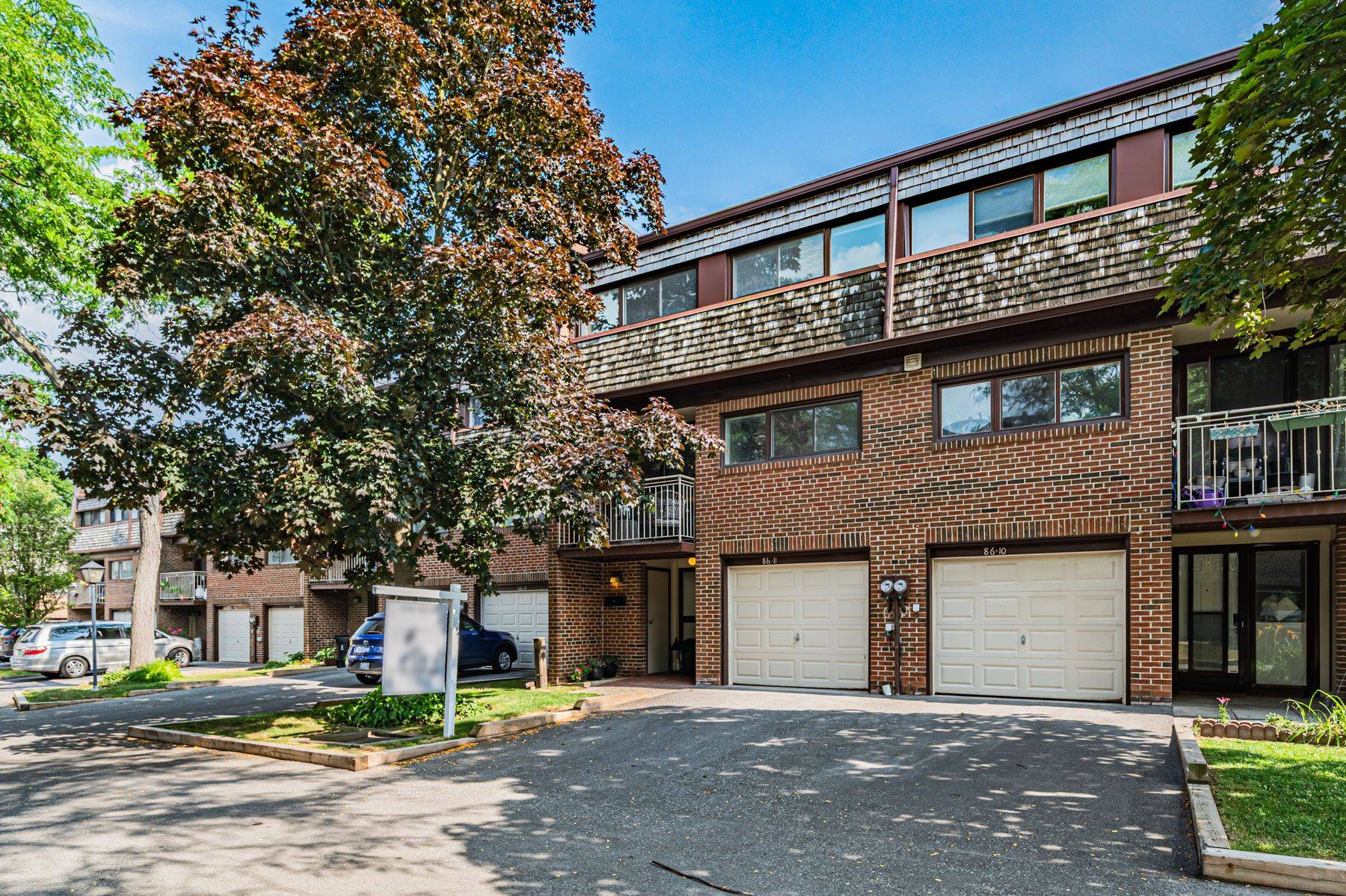 Toronto C15, ON M2H 1W8,86 Castlebury CRES #11