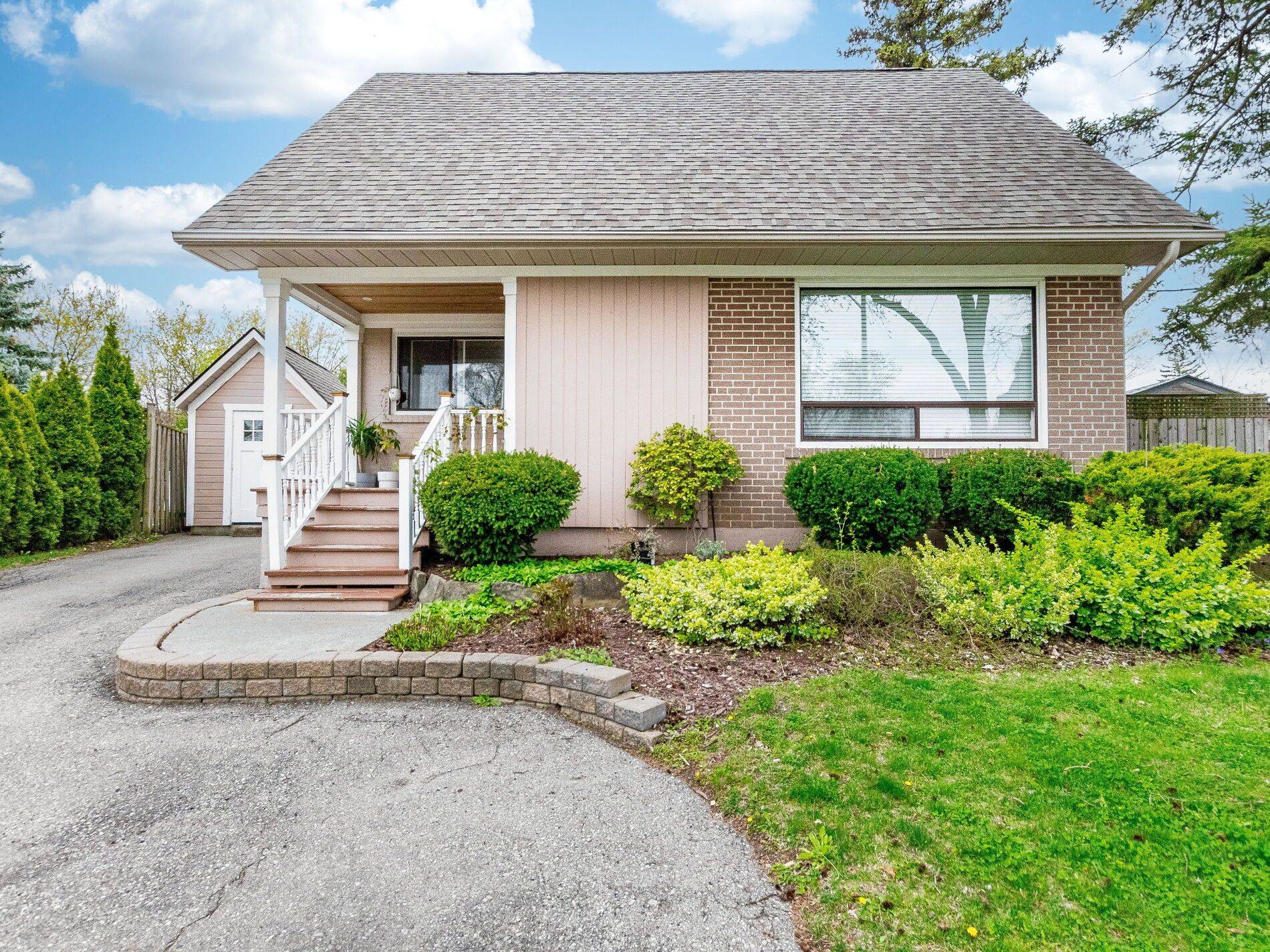 Mississauga, ON L5J 3W1,2564 Lundigan DR