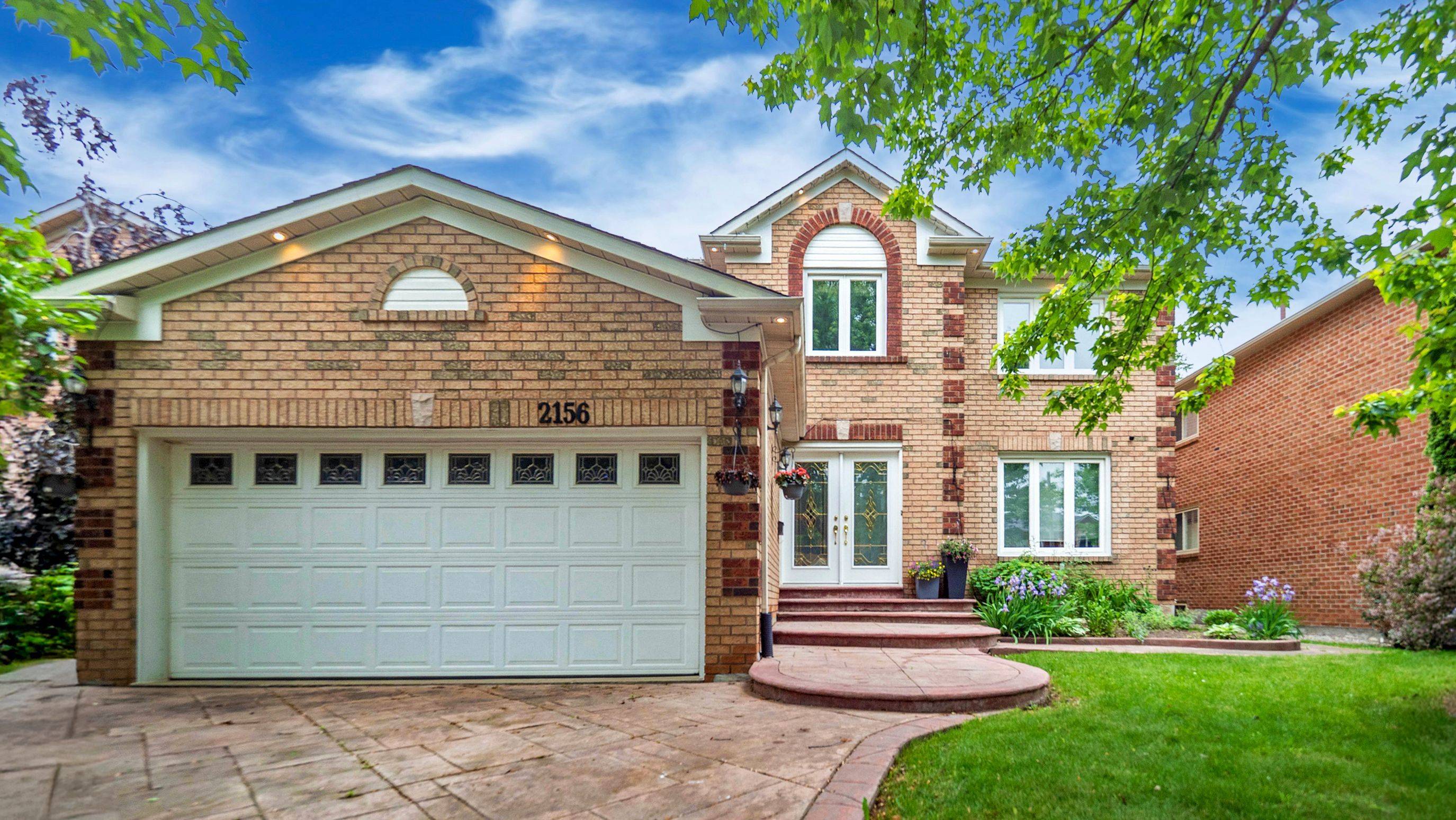 Oakville, ON L6M 2Y9,2156 Lumberman LN