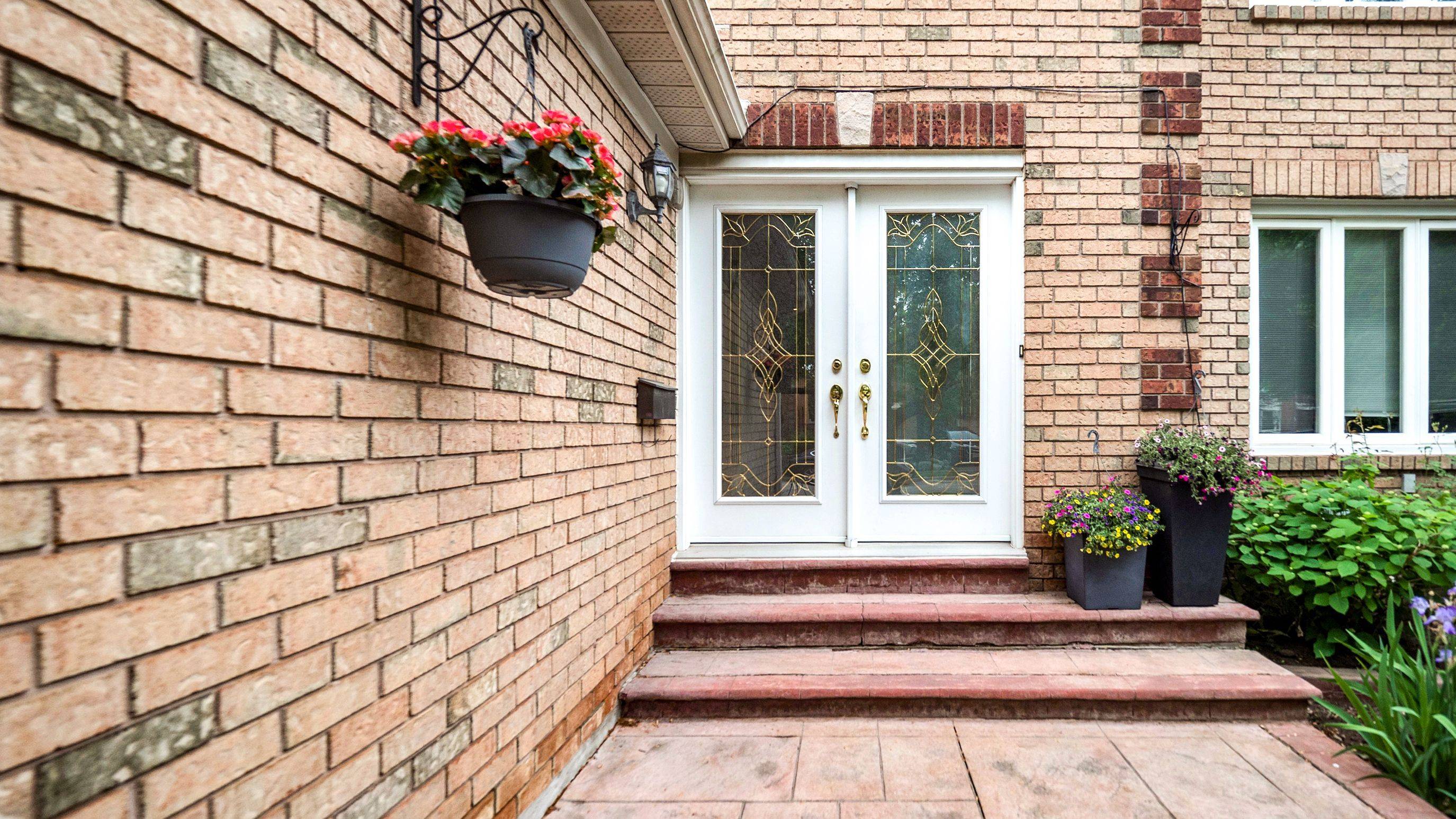 Oakville, ON L6M 2Y9,2156 Lumberman LN