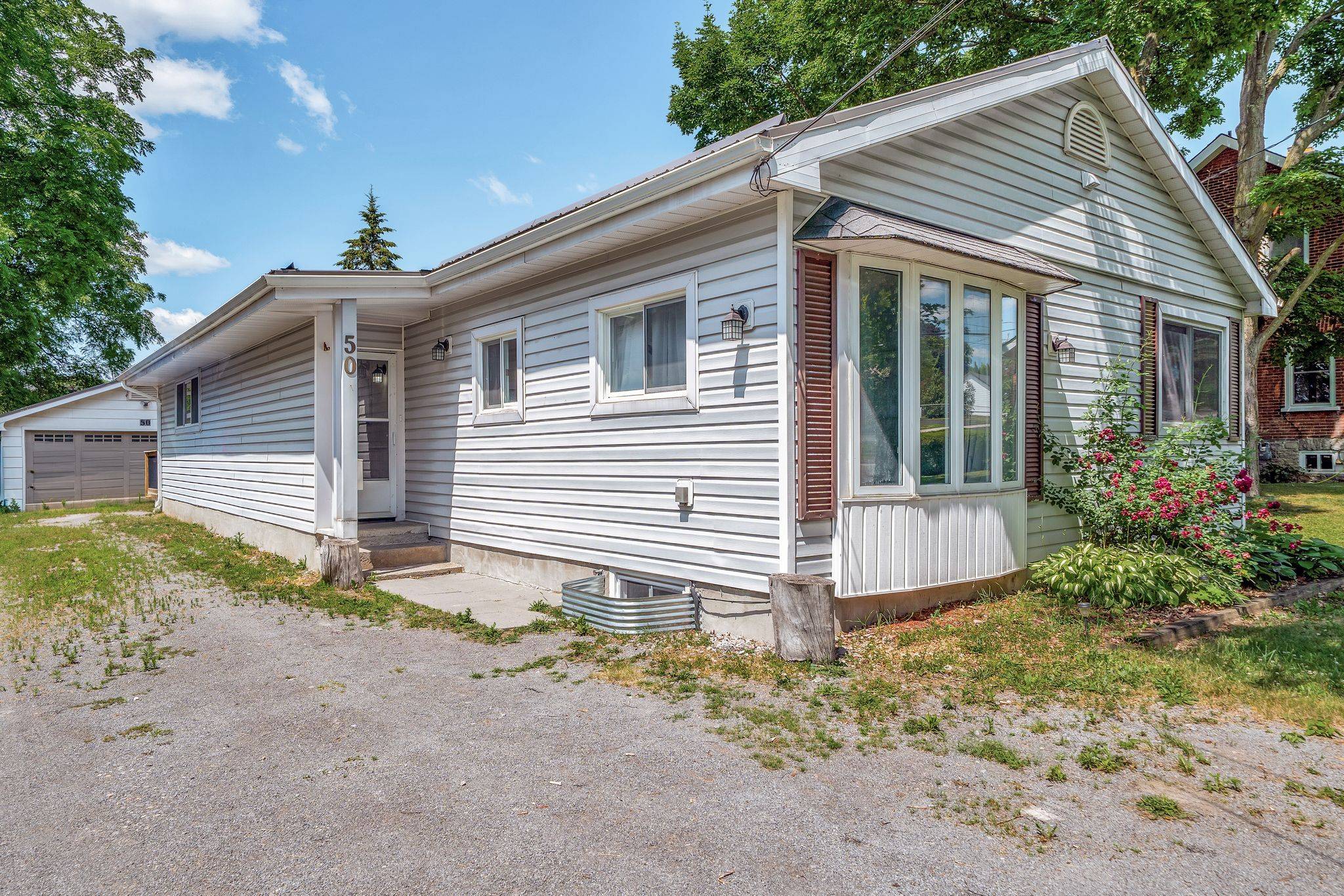 Belleville, ON K8P 2T7,50 Prince Of Wales DR
