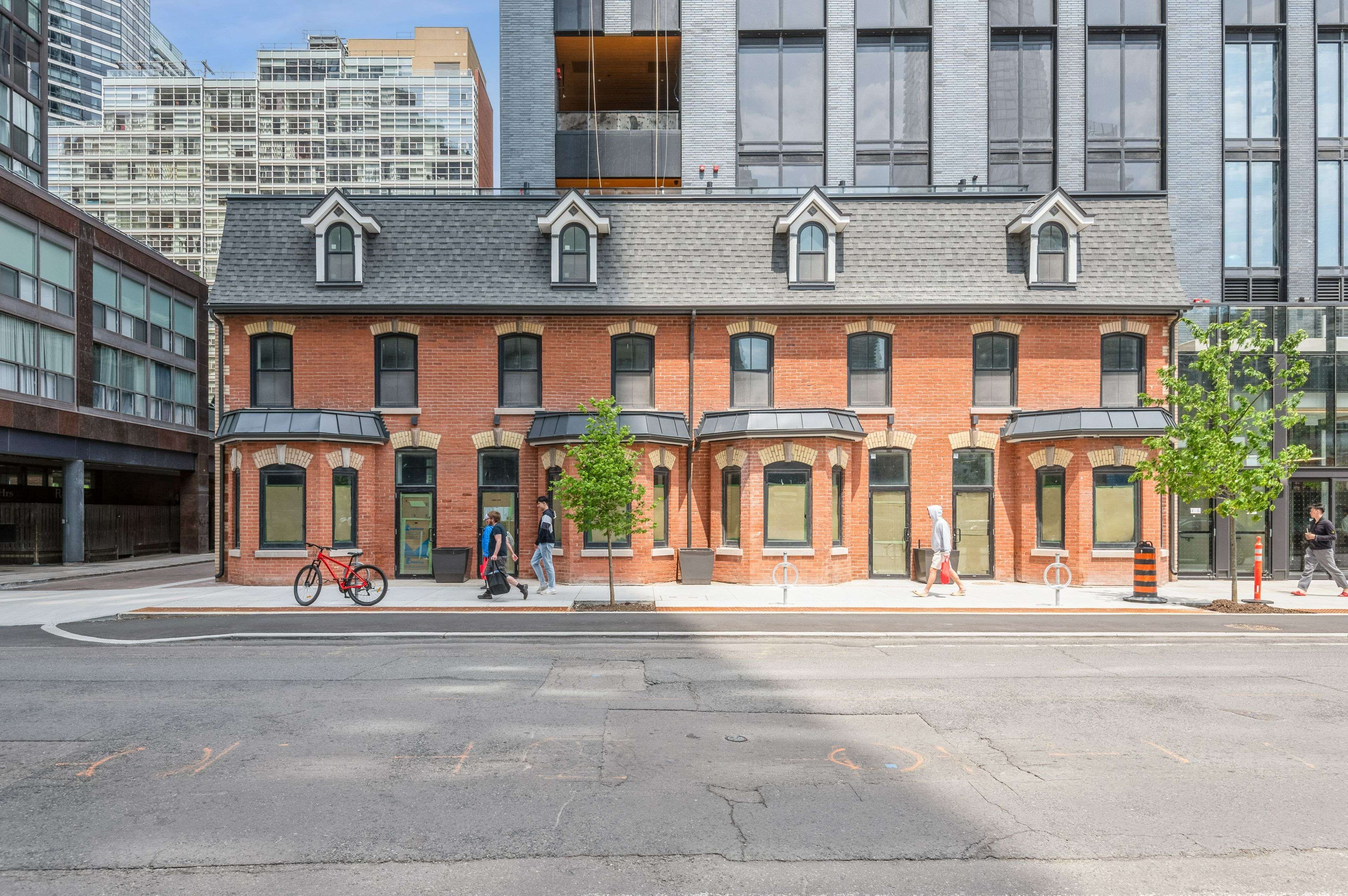 Toronto C01, ON M4Y 0J5,8 Wellesley ST W
