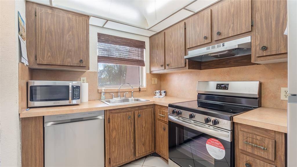 Sunrise, FL 33322,9750 Sunrise Lakes Blvd #302