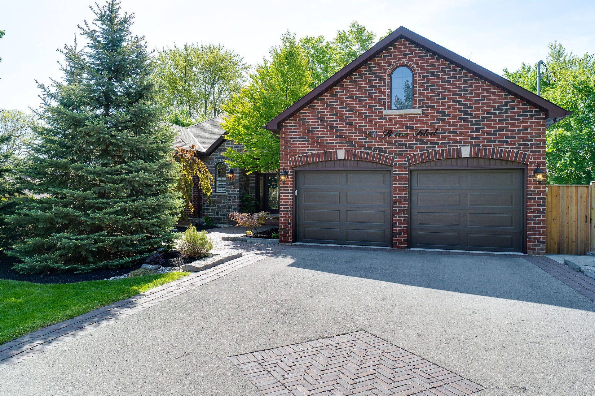 Hamilton, ON L8B 0C7,38 Brian BLVD