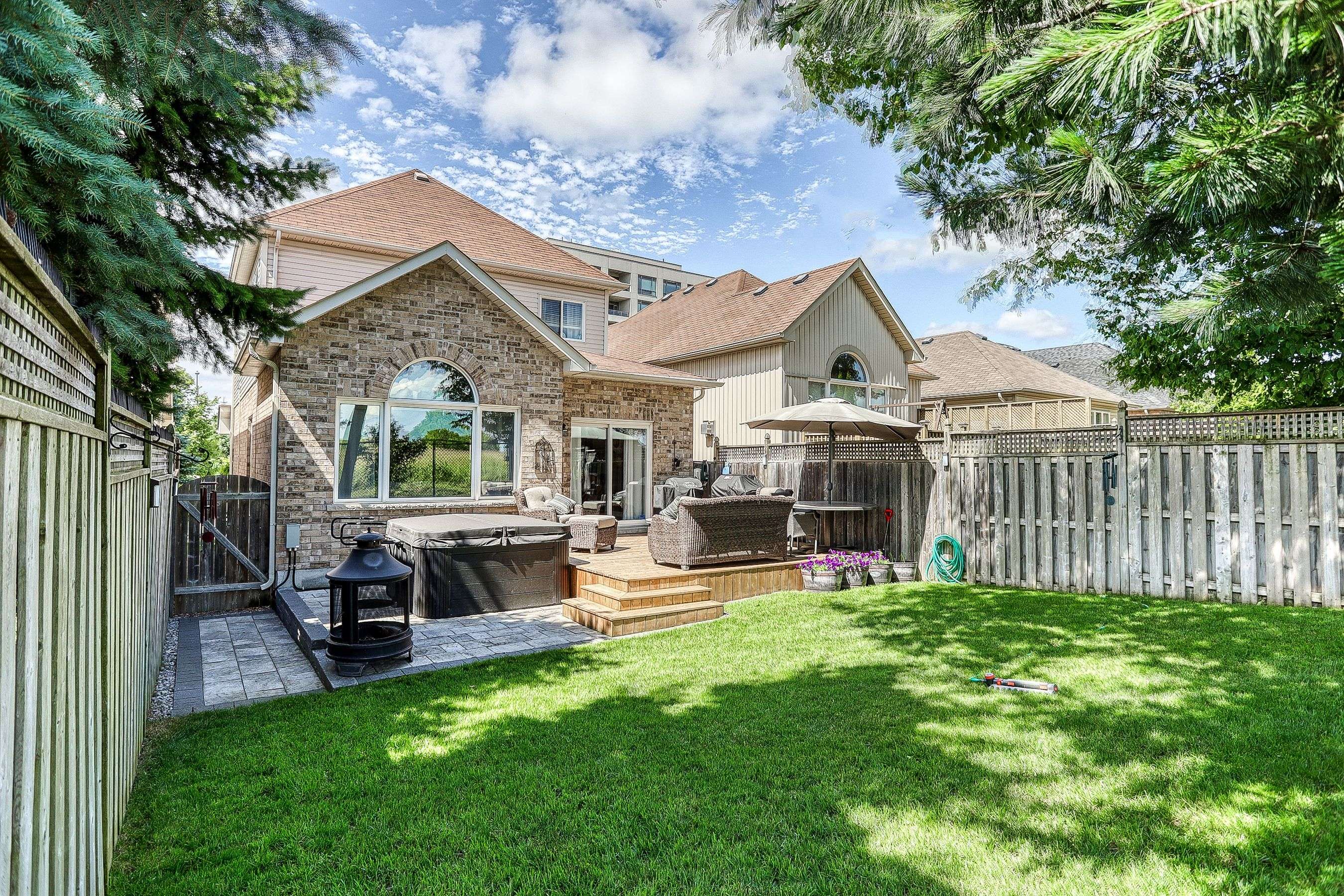 Oshawa, ON L1K 0B8,1152 Glenbourne DR