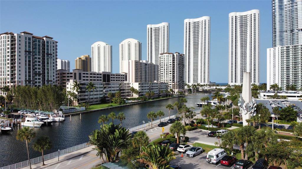 Sunny Isles Beach, FL 33160,500 Bayview Dr #331