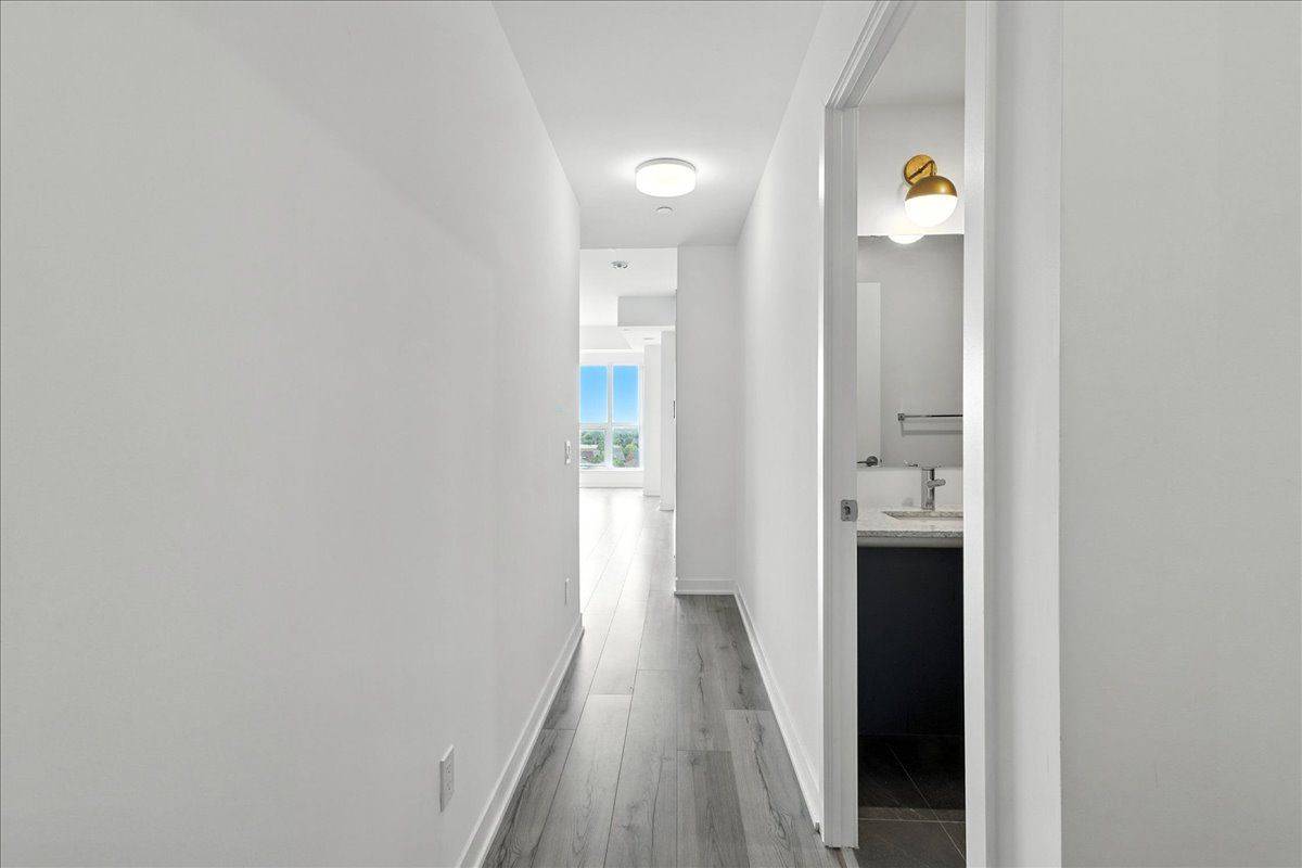 Oakville, ON L6M 5P9,405 Dundas ST W #722